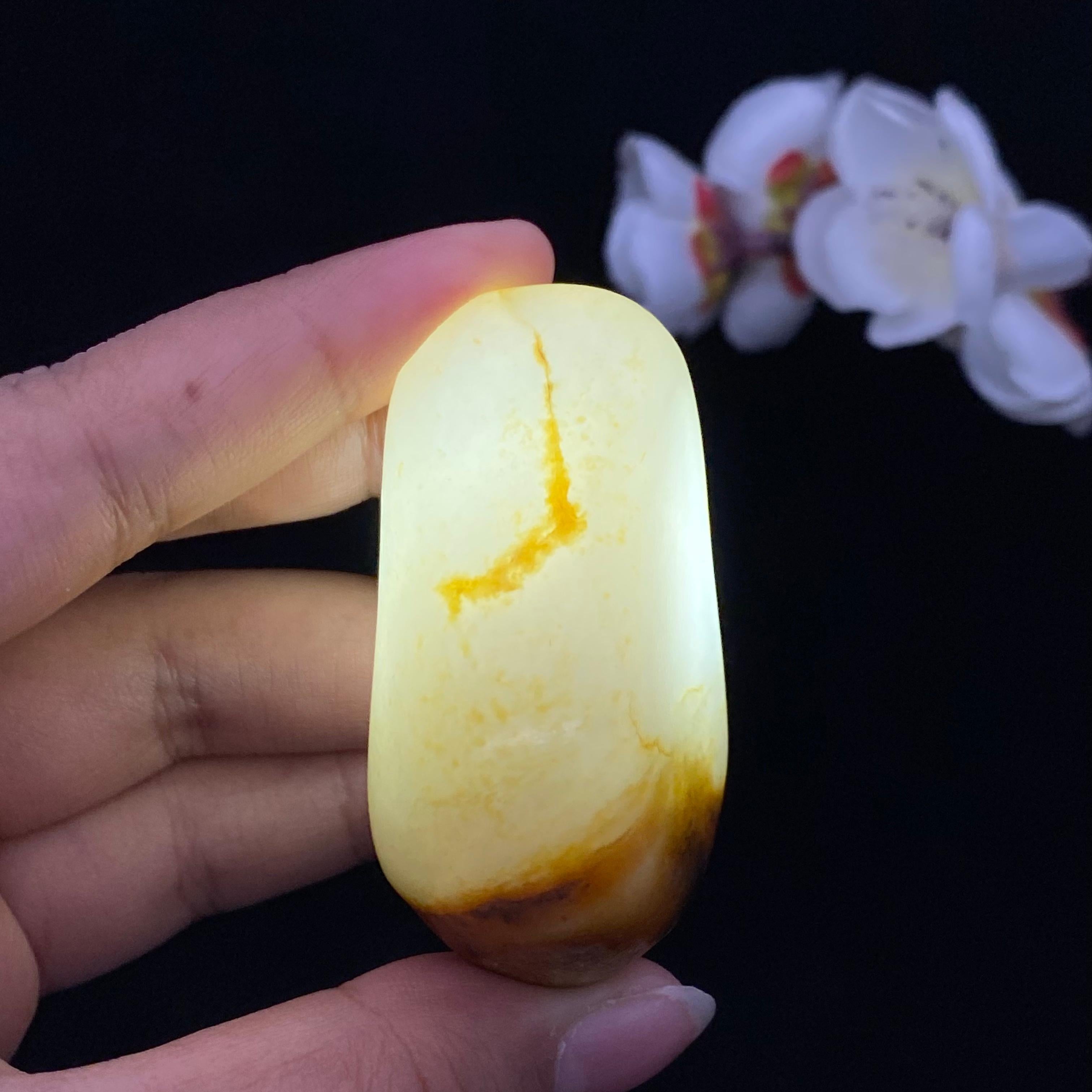 和田玉聚红皮籽料大挂件（75.5g）