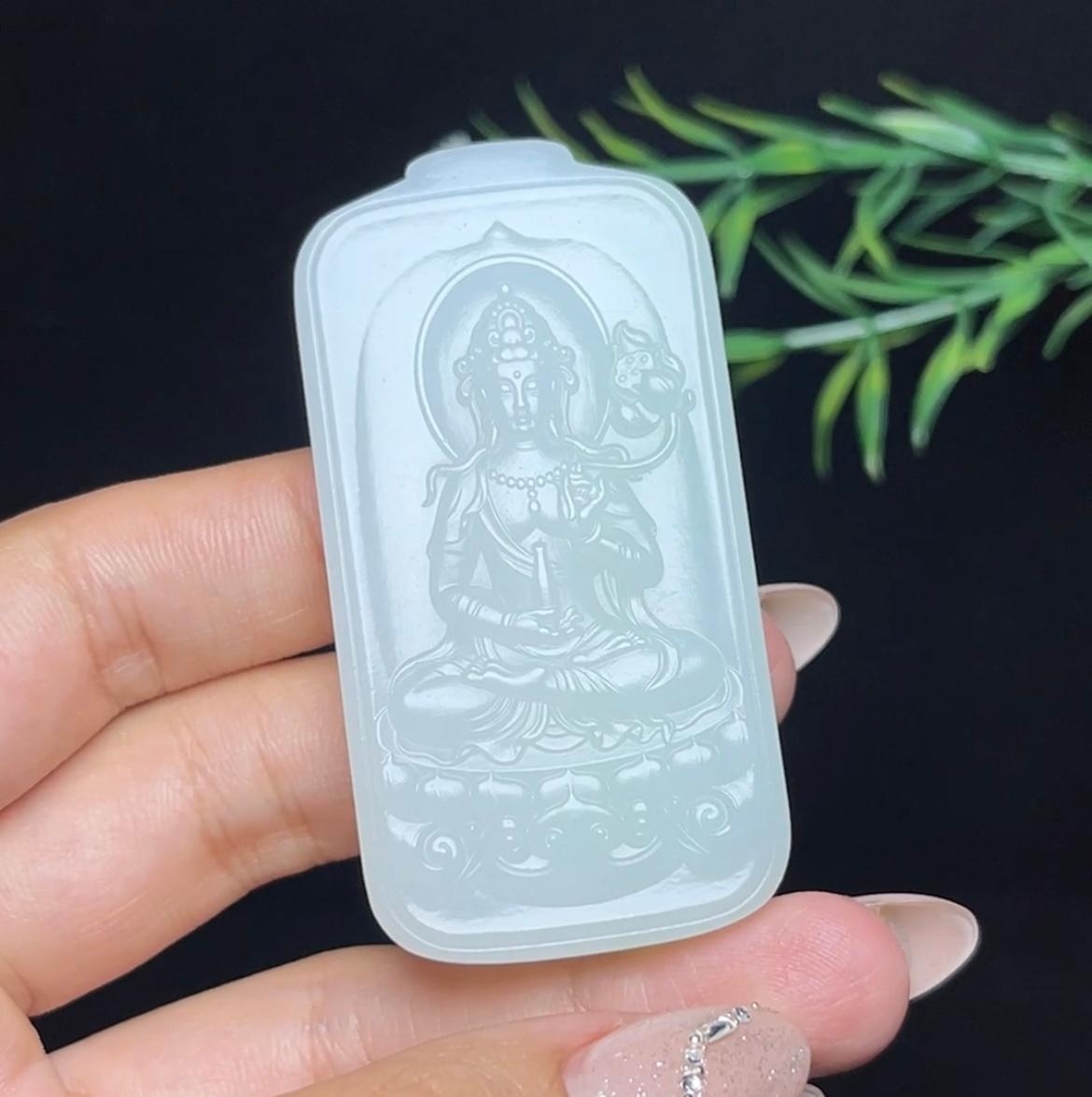 和田玉羊脂白玉带翠持莲观音（48.5g）