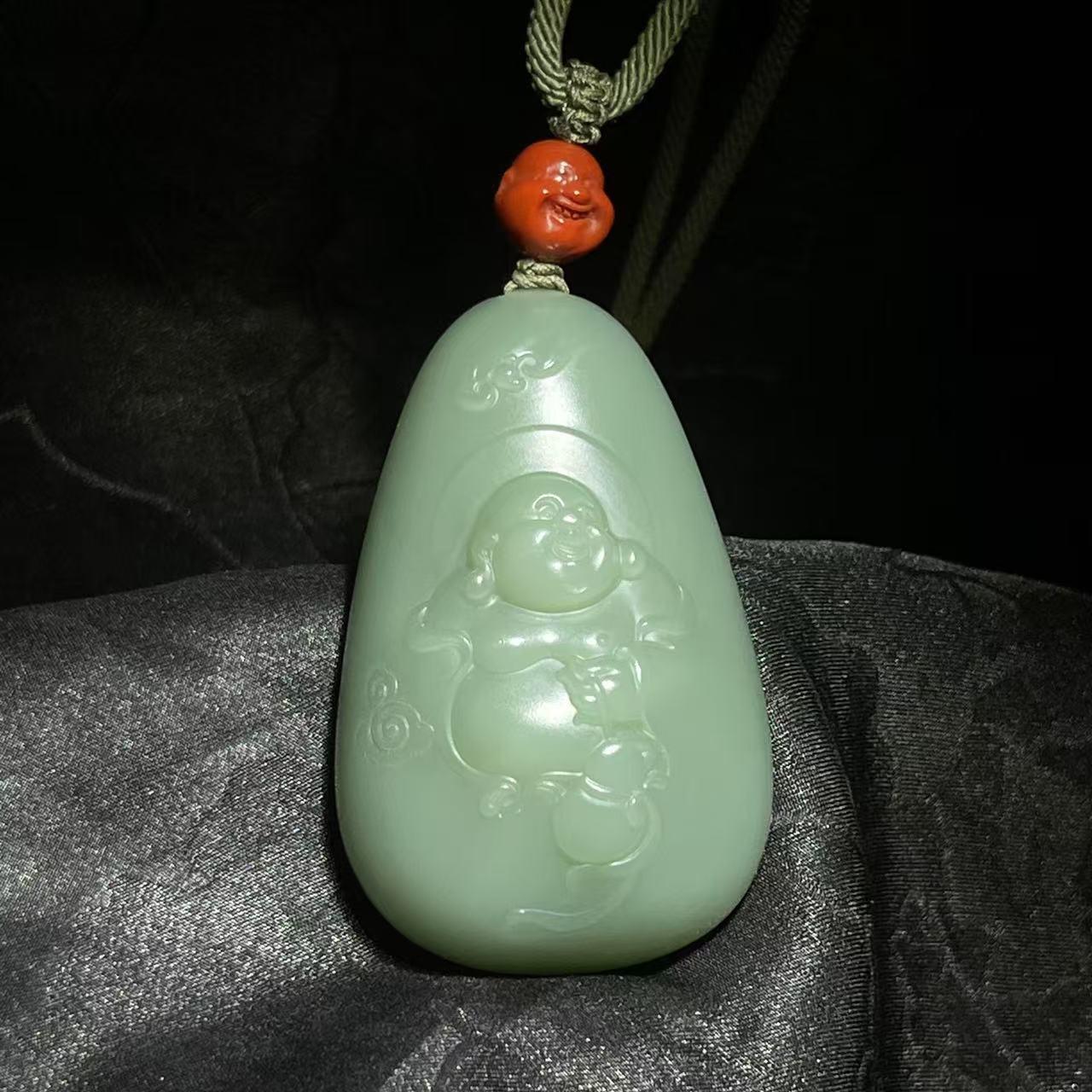 和田玉碧玉粉青佛公（39.5g）
