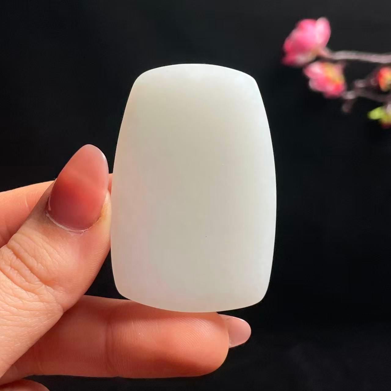 和田玉羊脂白玉观音（42.0g）