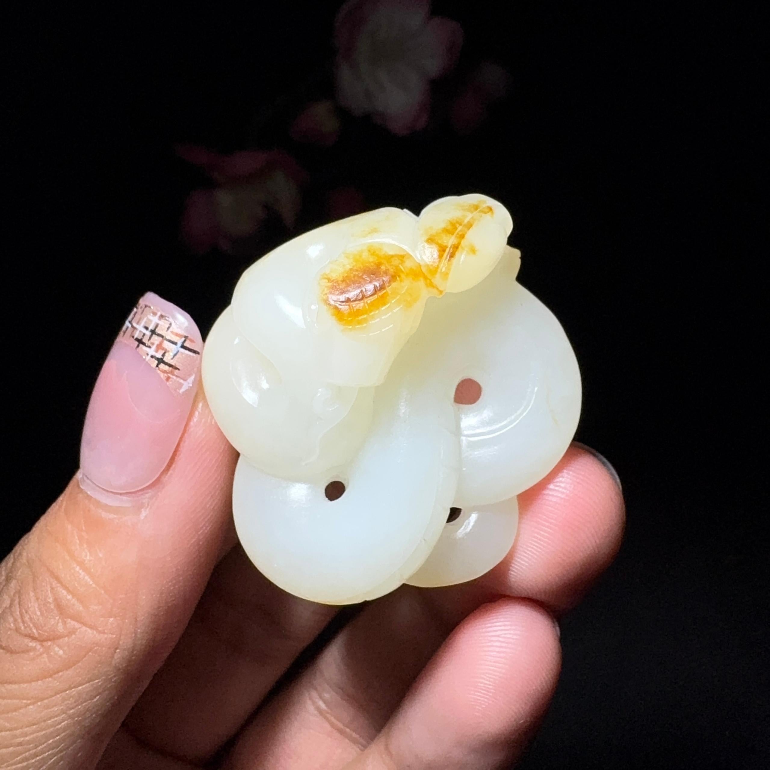 和田玉籽料挂件蛇（15.8g）