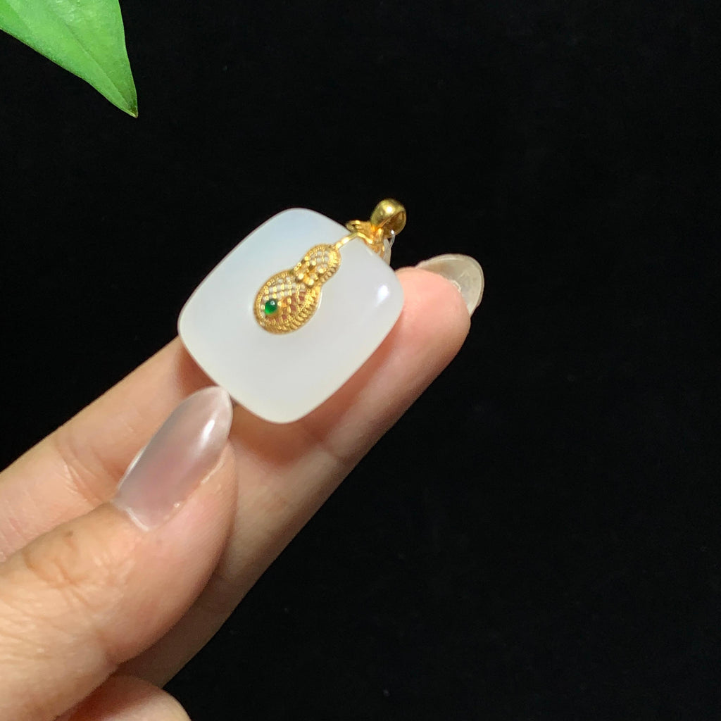 18k金镶和田山料白玉无事牌挂件（8.5g）