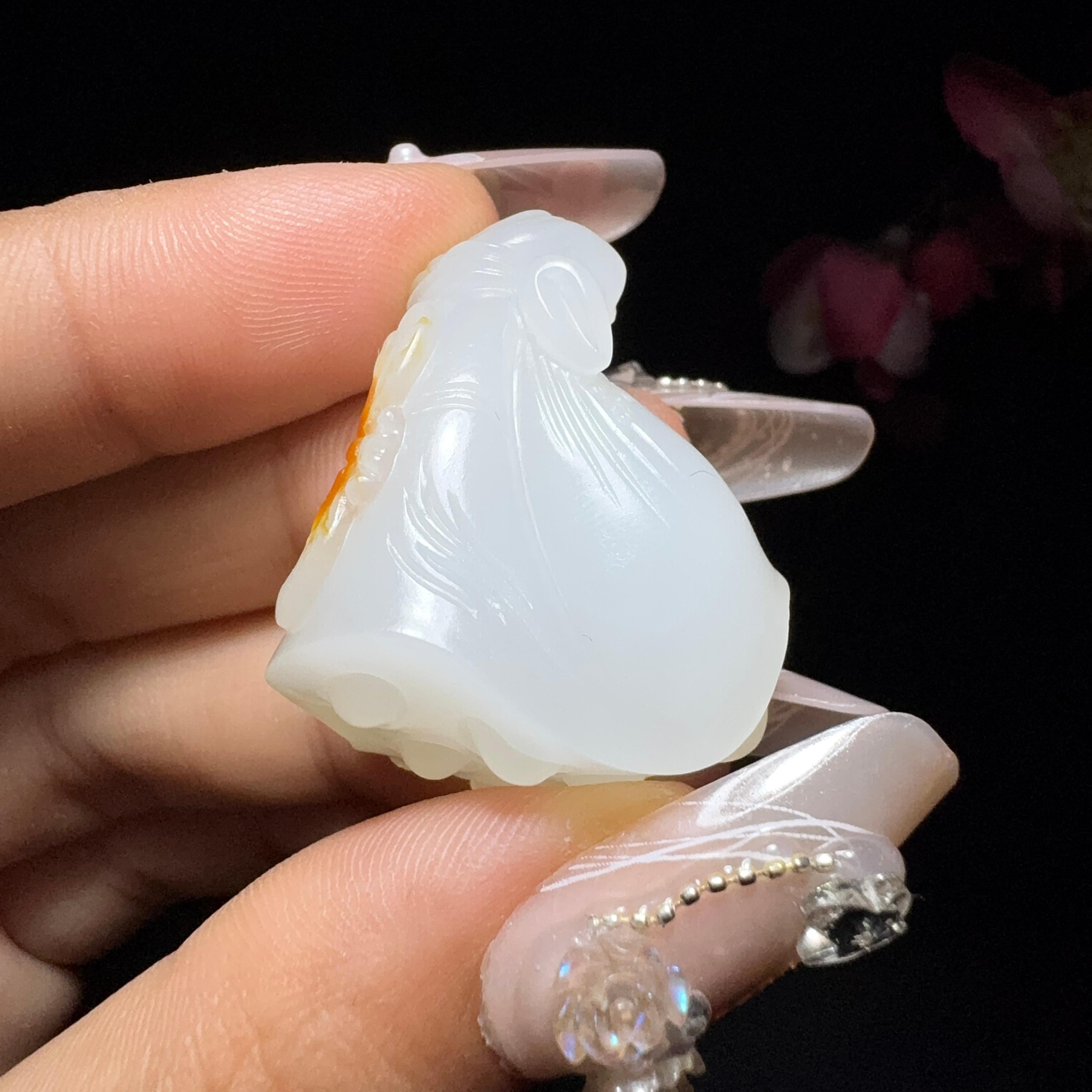 和田玉籽料挂件莲蓬（16.1g）