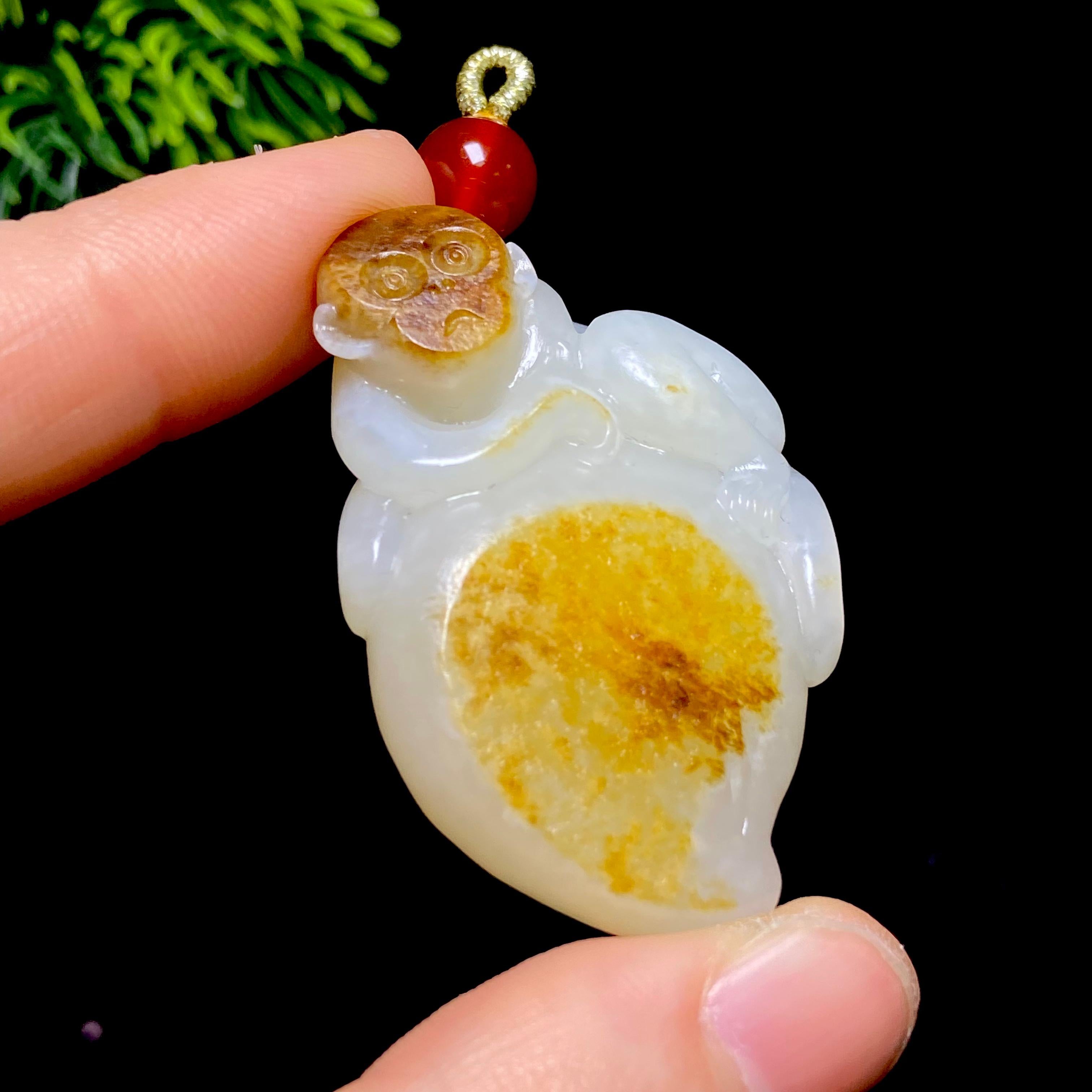 和田玉籽料灵猴献寿（33.2g）