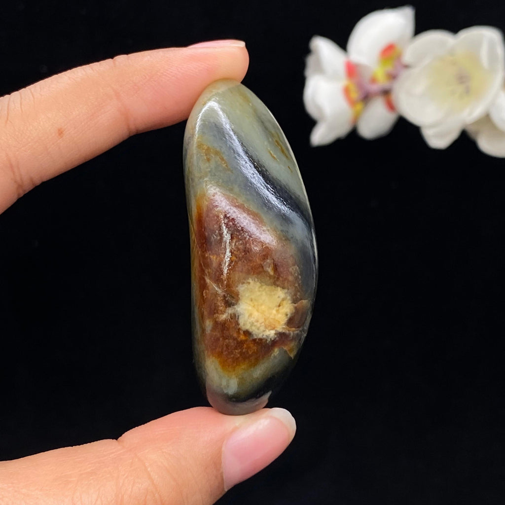 和田玉青花带黄皮籽料手把件（63.6g）