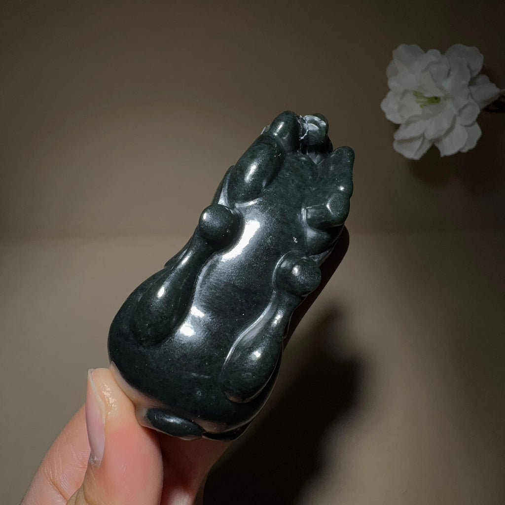 和田玉黑青手把件马到成功（142.3g）