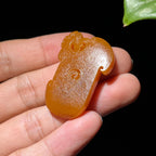 和田玉籽料黄沁府上有龙挂件（10.1g）