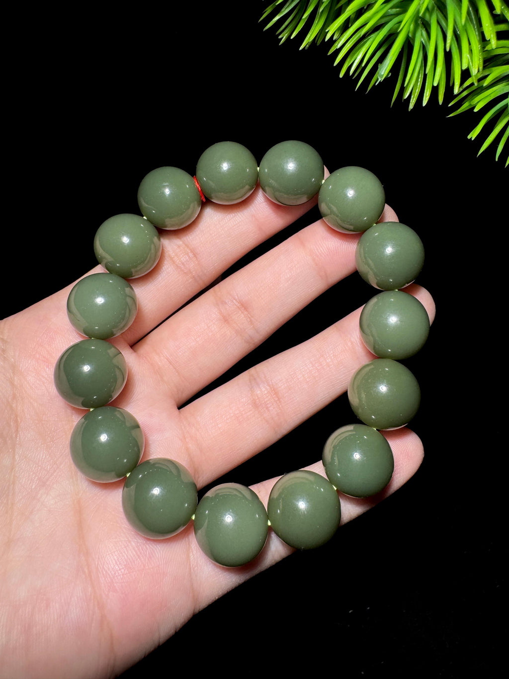 和田玉山料沙枣青圆珠手串（63.6g）