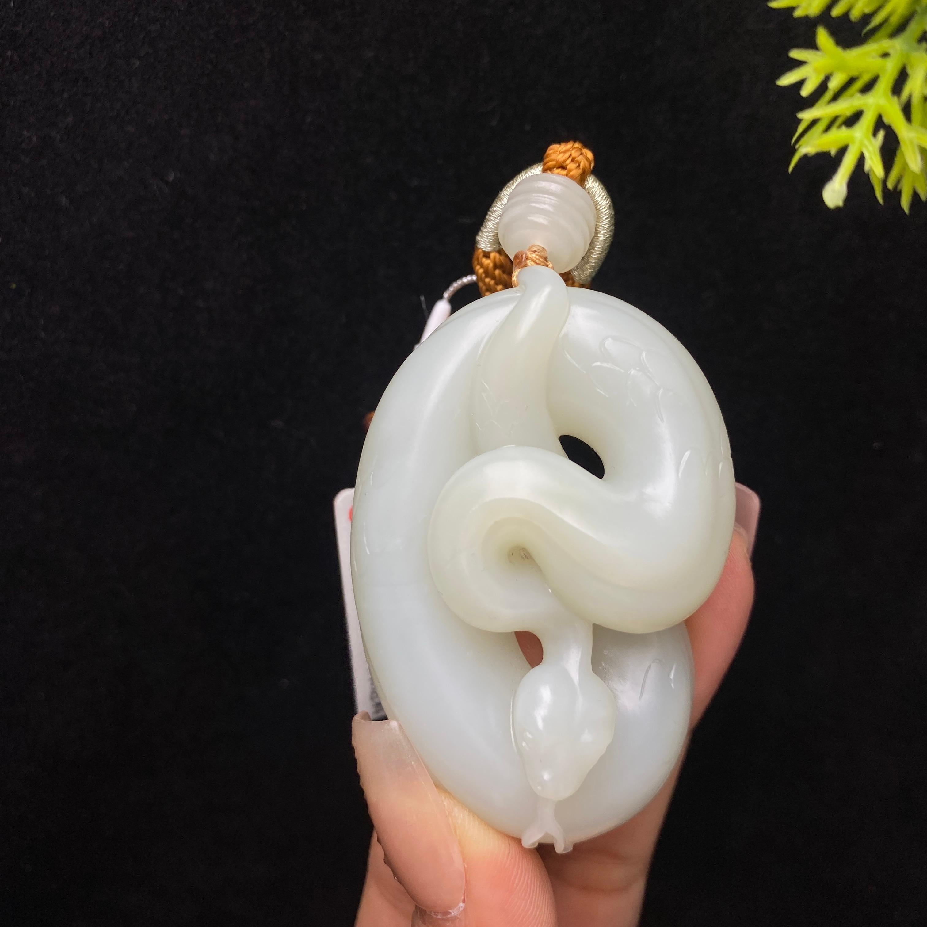 和田玉米达料生肖蛇挂件（收藏款）（68.999g）