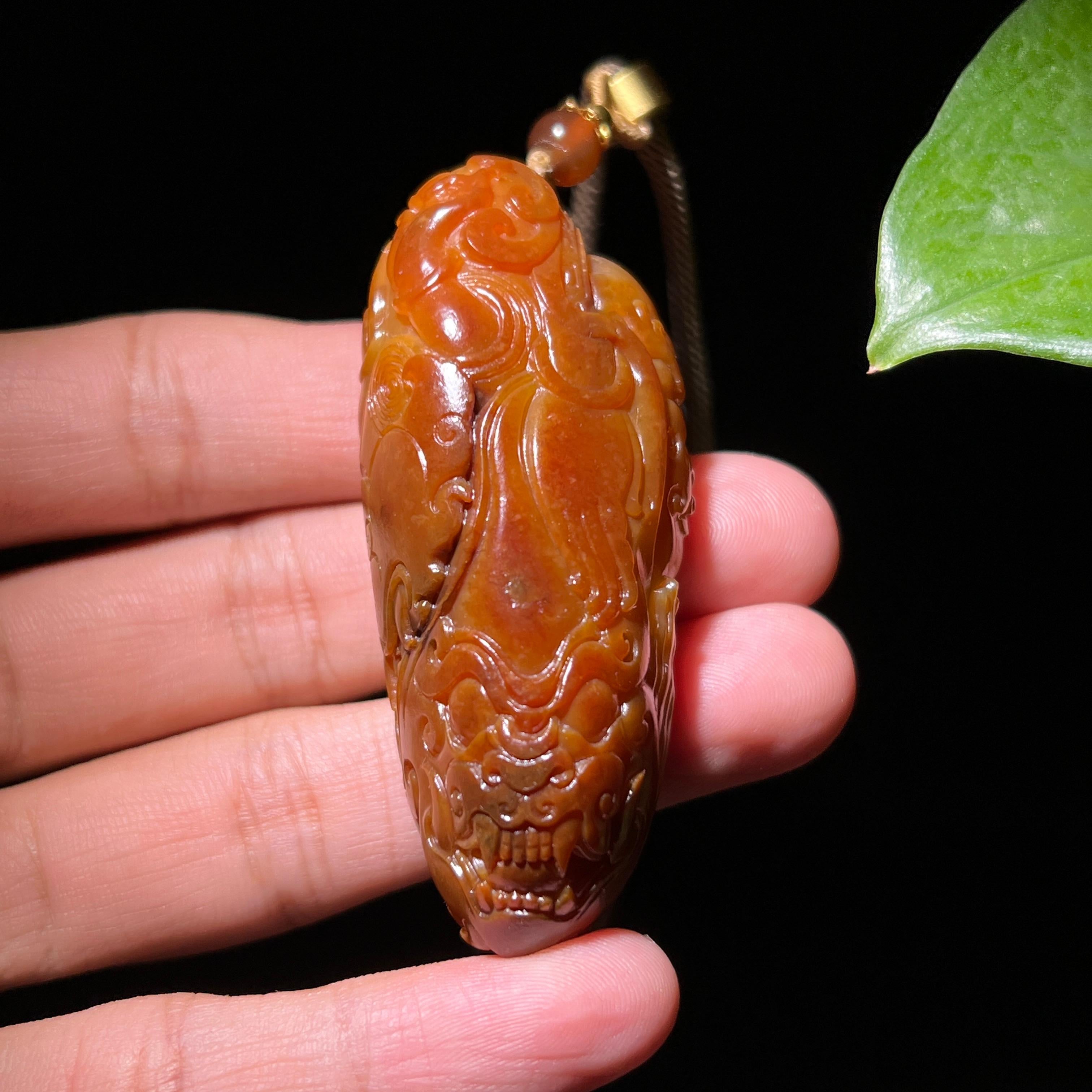 和田玉籽料黄沁守护挂件（60.0g）