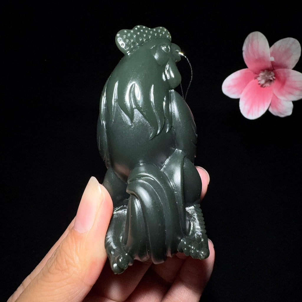 和田玉沙枣青雄鸡手把件（126.7g）