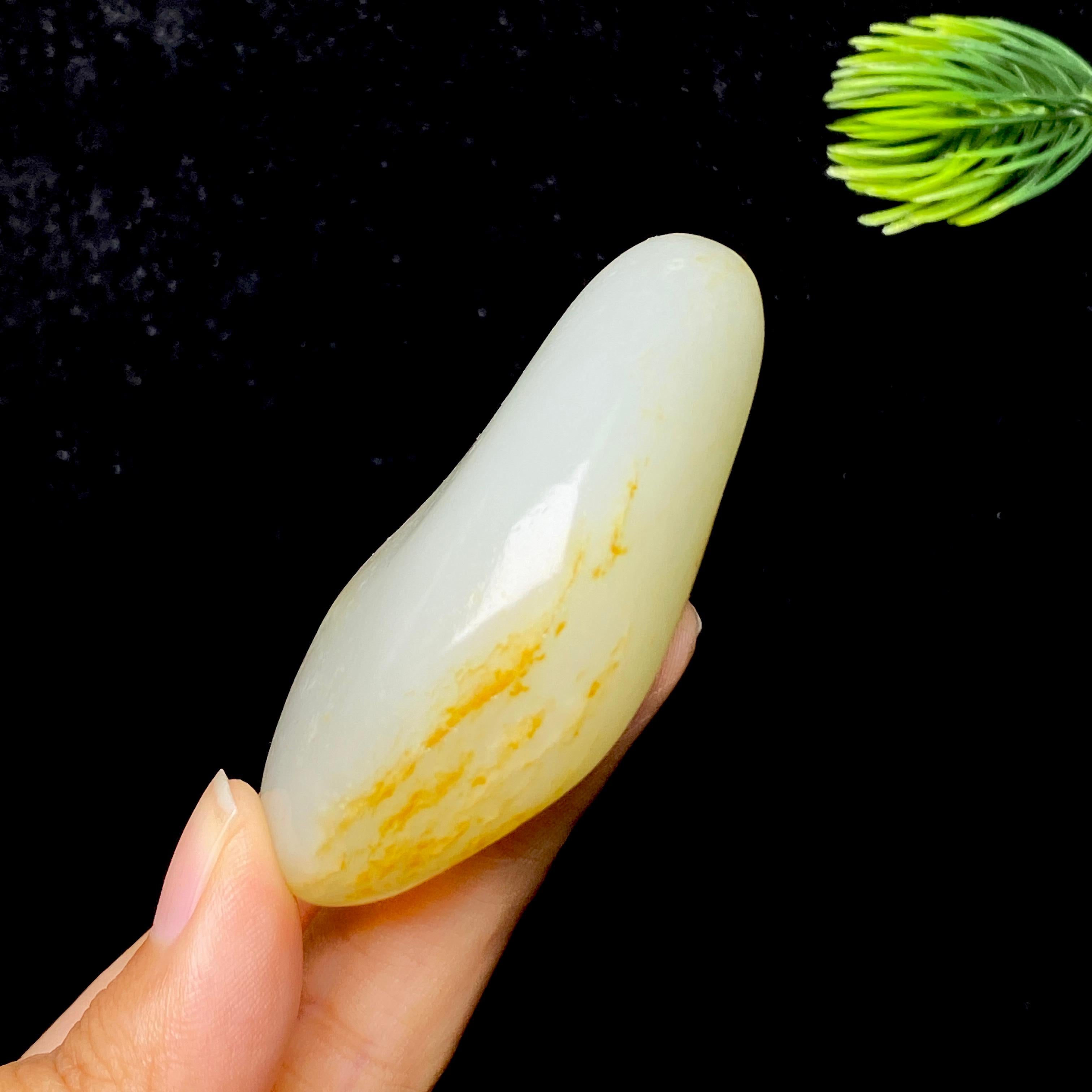 和田玉红皮籽料（67.9g）