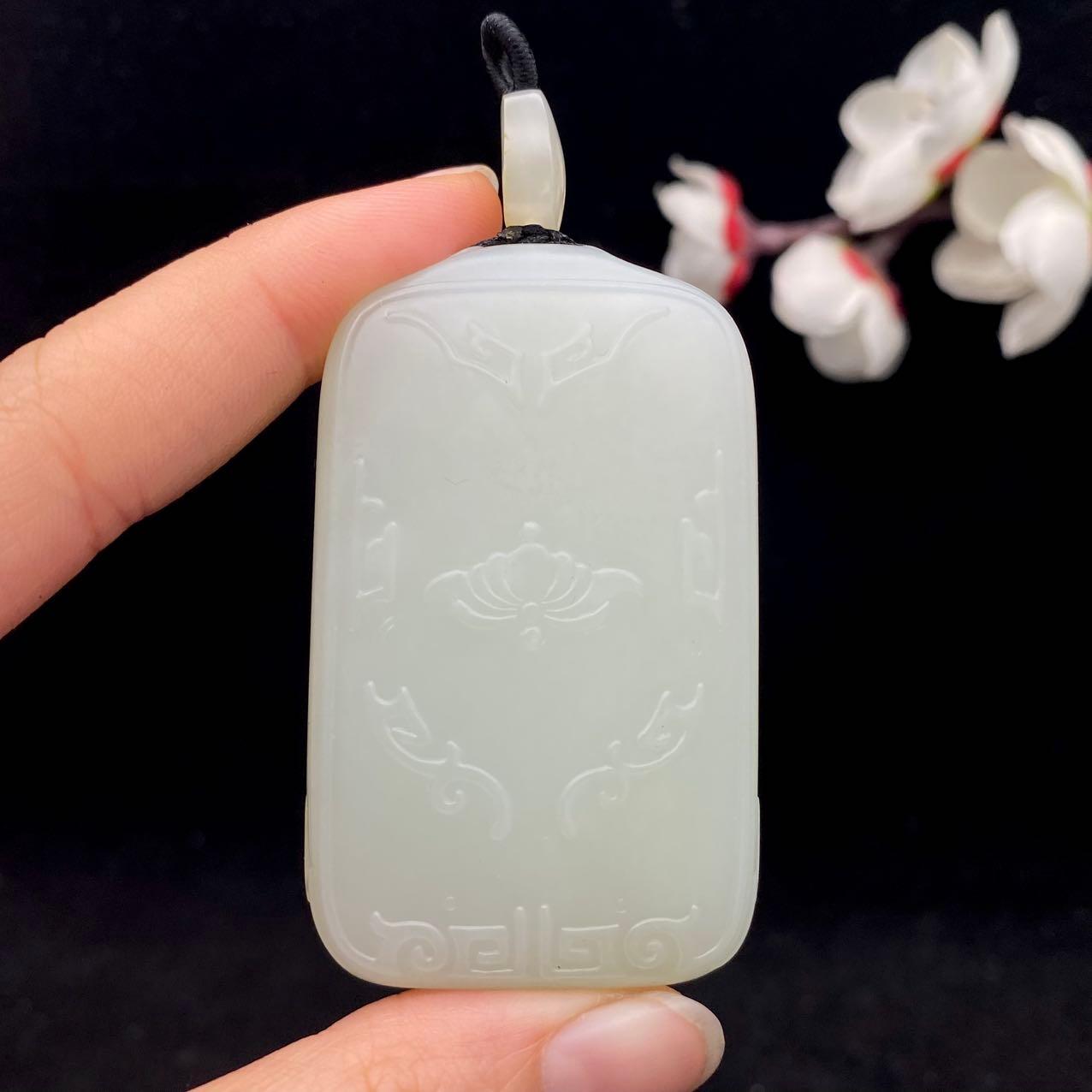 和田玉籽料【平安无事牌】（66.5g）