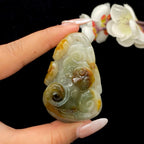 和田玉洒金皮带翠籽料【如意】挂件（91.8g）