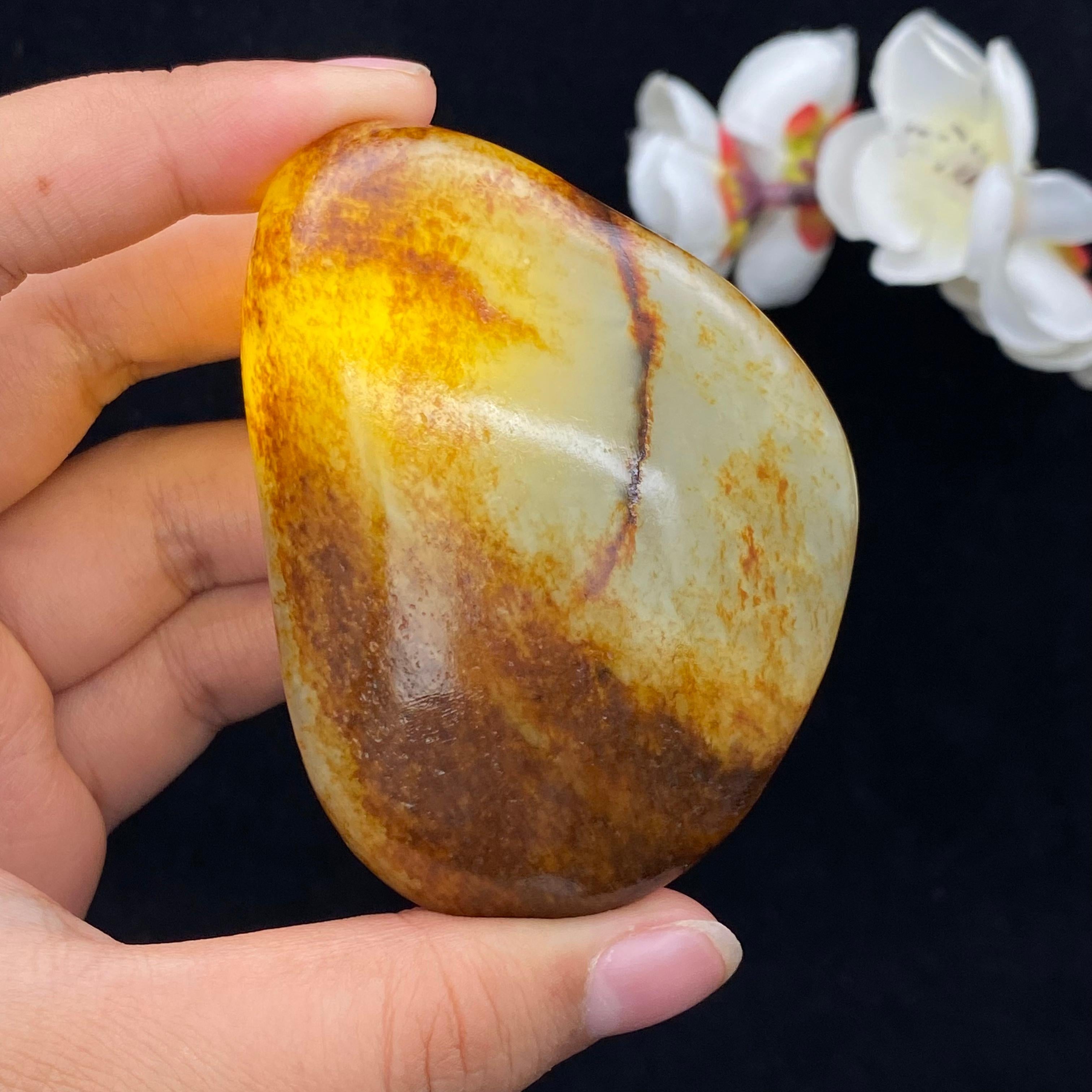 和田玉聚红皮籽料手把件（125.6g）