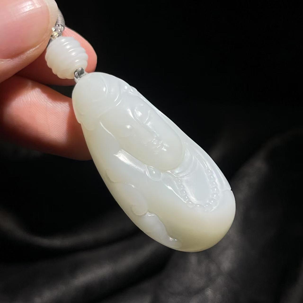 和田玉且末米达料羊脂白玉观音坠（25.8g）