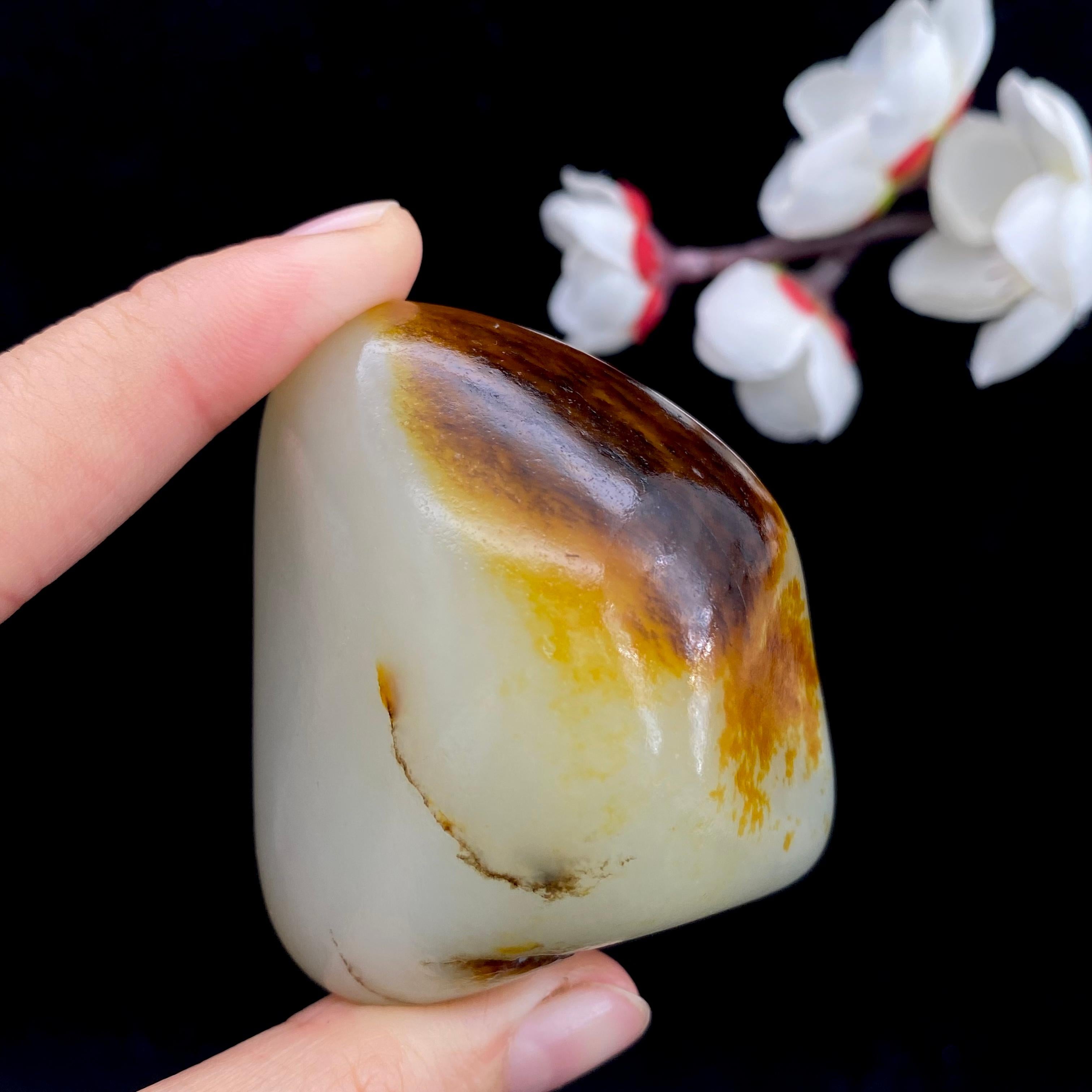 和田玉聚红皮籽料原石（137g）