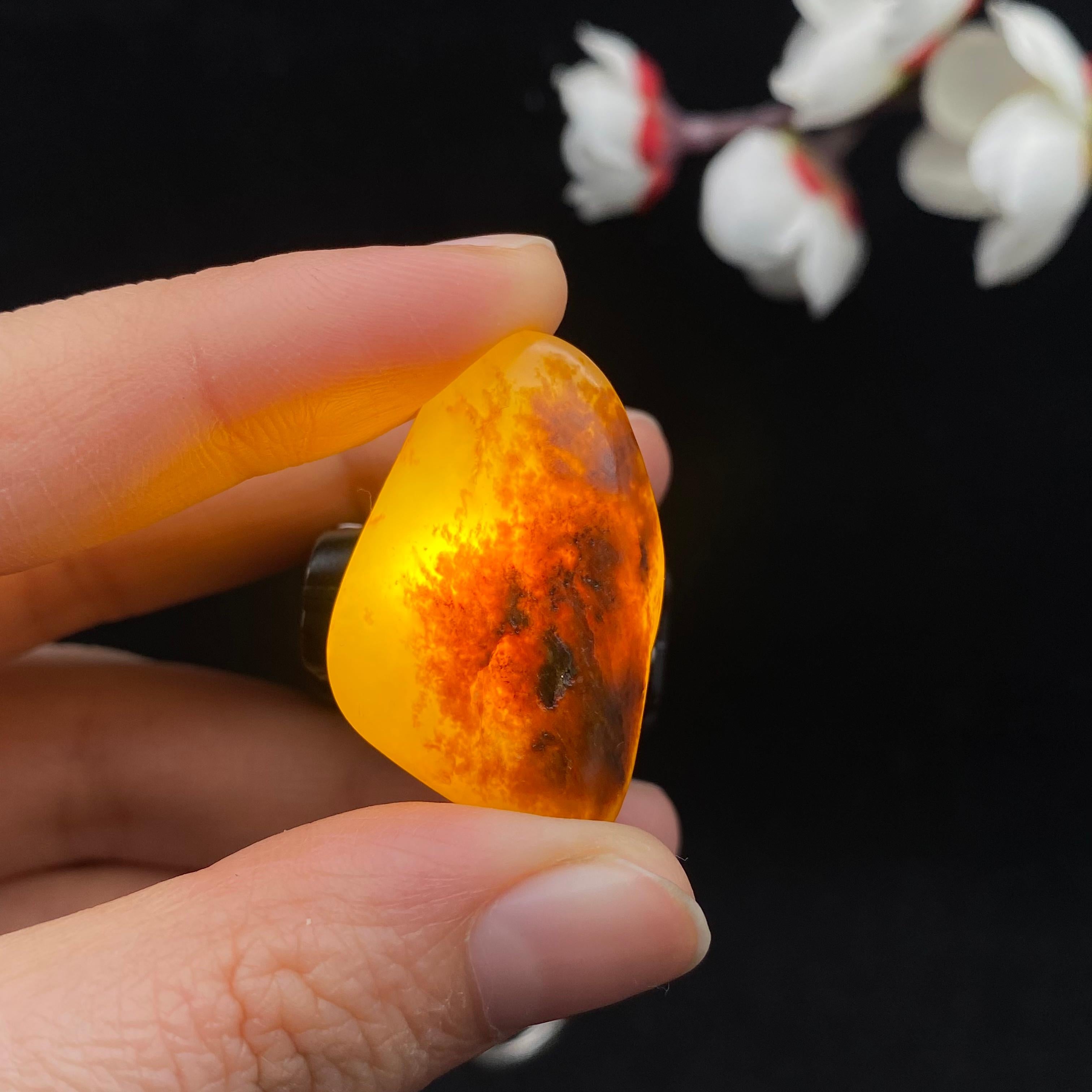 和田玉聚红皮籽料吊坠籽（8.6g）