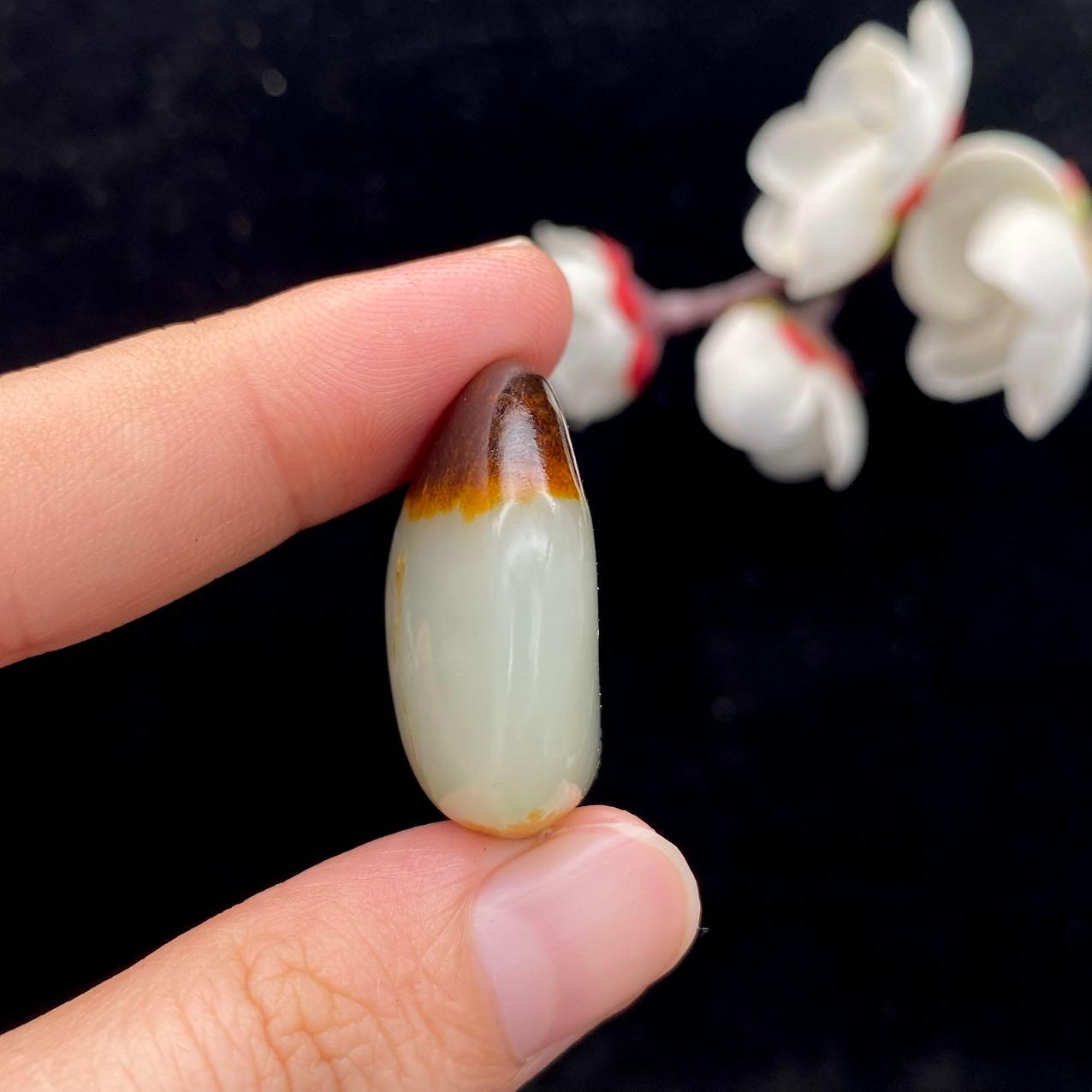和田玉黑黄皮籽料吊坠籽（15.3g）