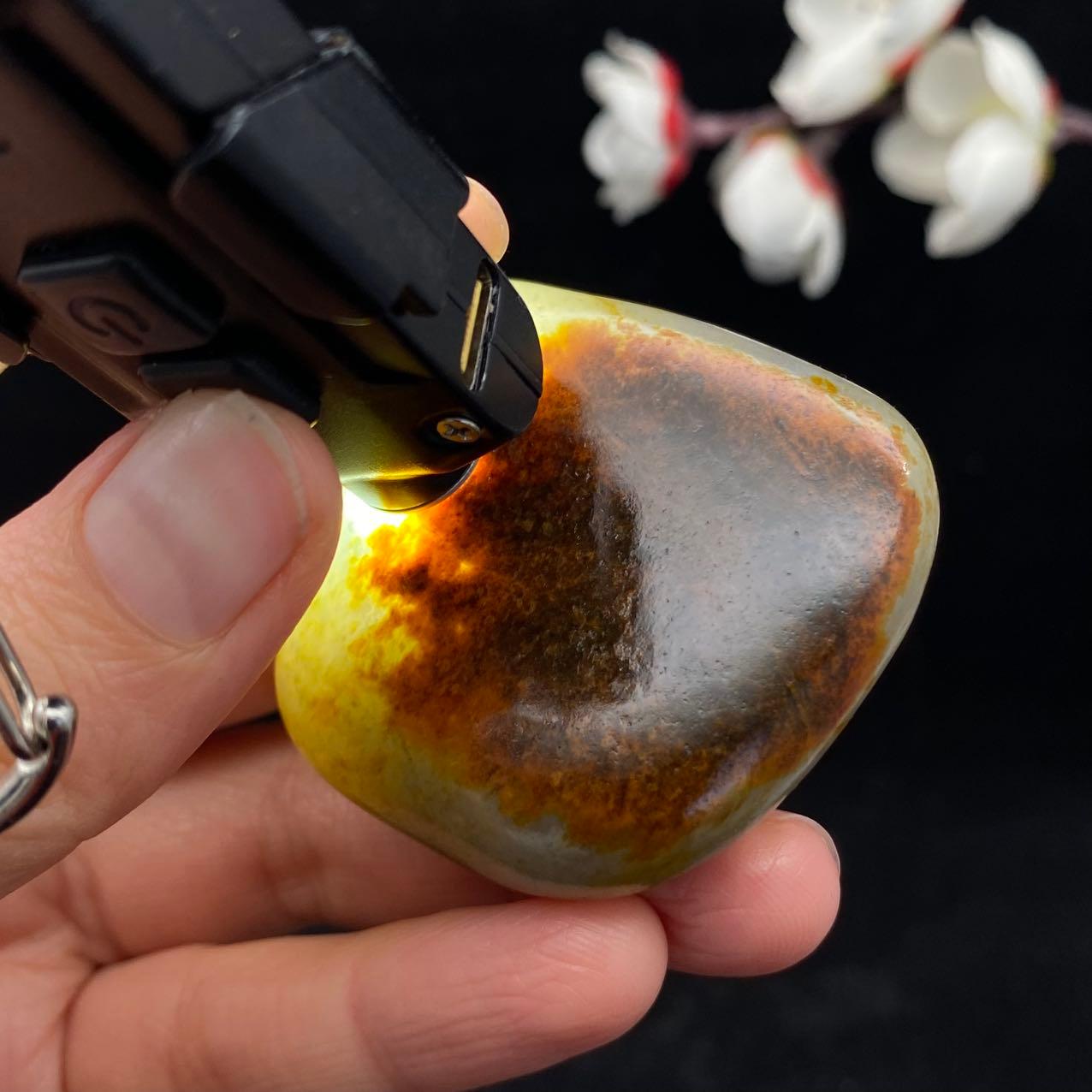 和田玉聚红皮青花籽料原石（64.6g）