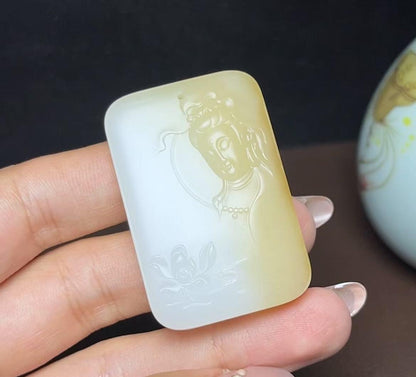 高品质和田玉糖白羊脂玉观音（38.6g）