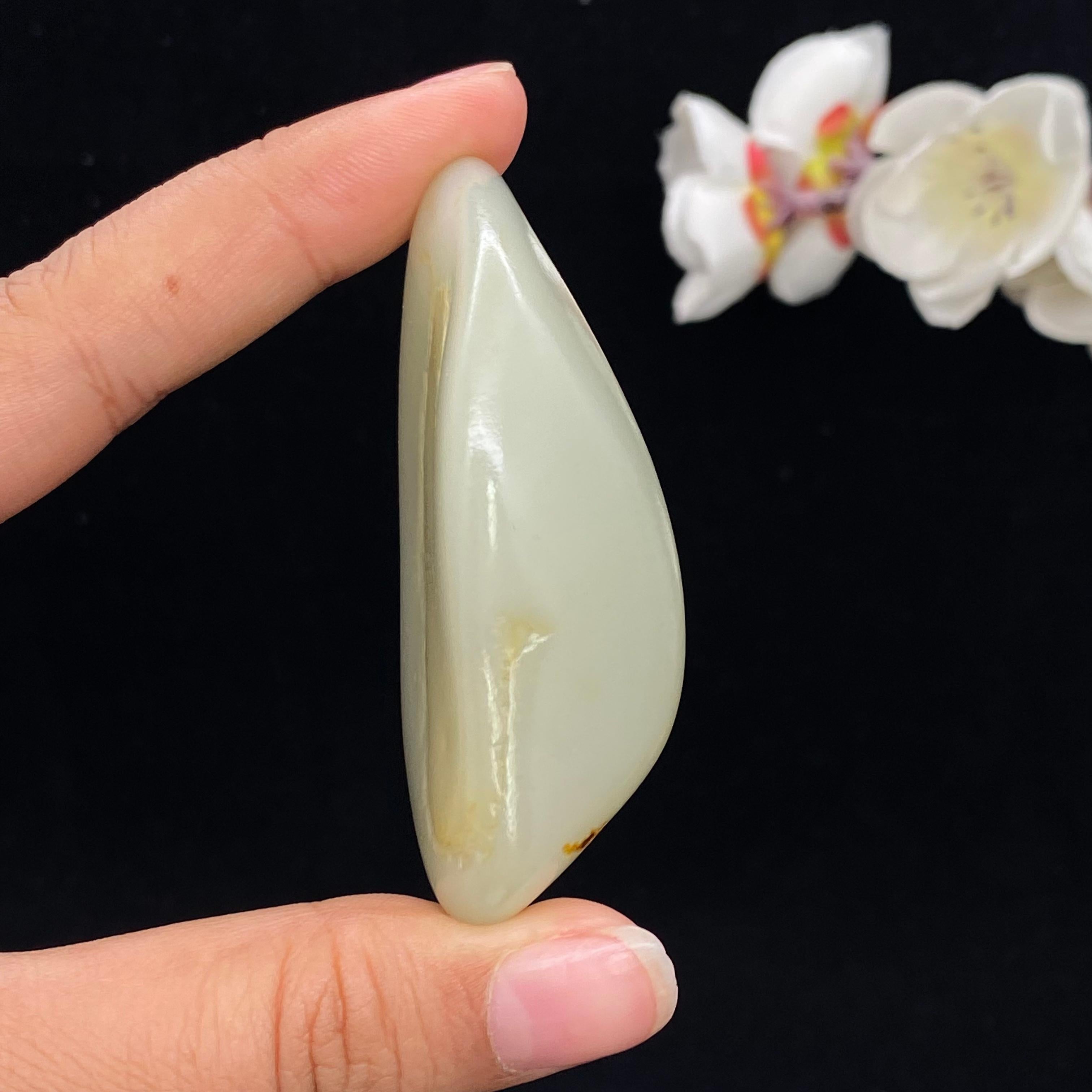 和田玉青白玉籽料手把件（75g）