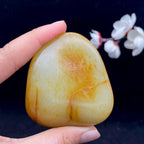 和田玉洒金皮籽料手把件（105.1g）