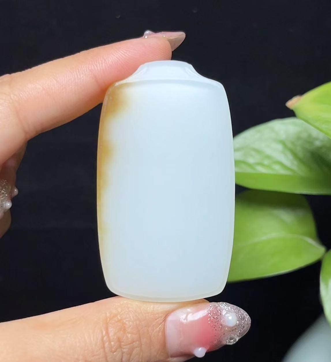 新疆和田玉且末糖羊脂玉平安无事牌（63.1g）