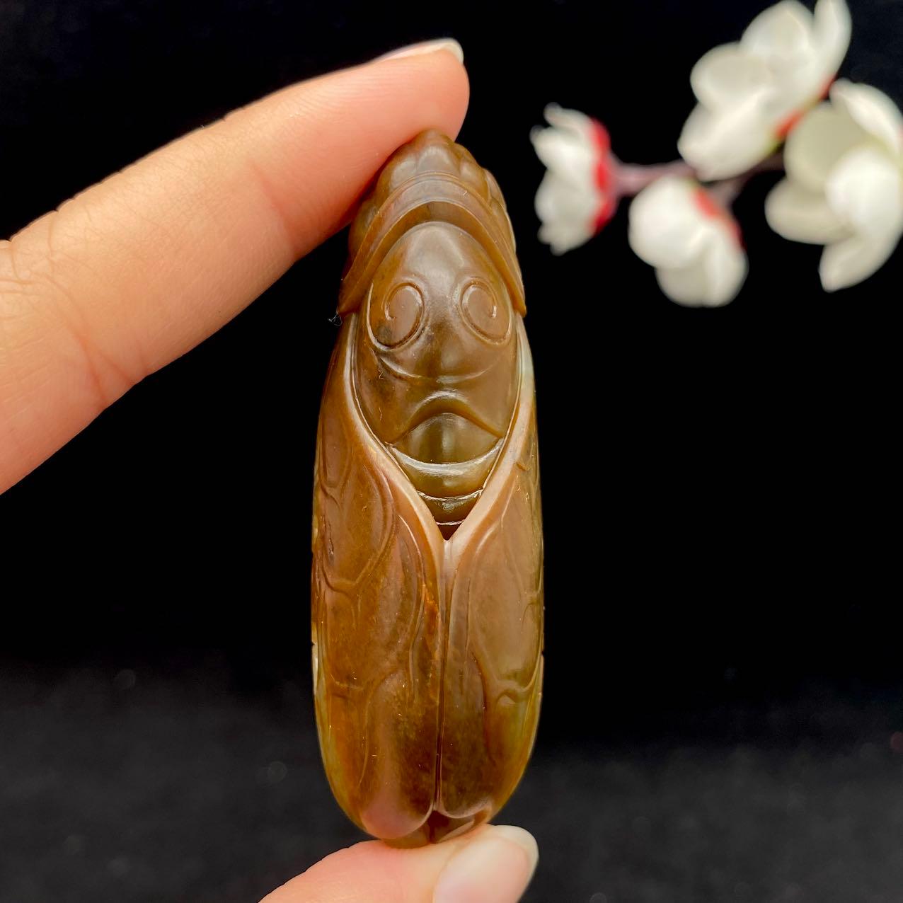 和田玉黄沁皮籽料【蝉】挂件（33.9g）