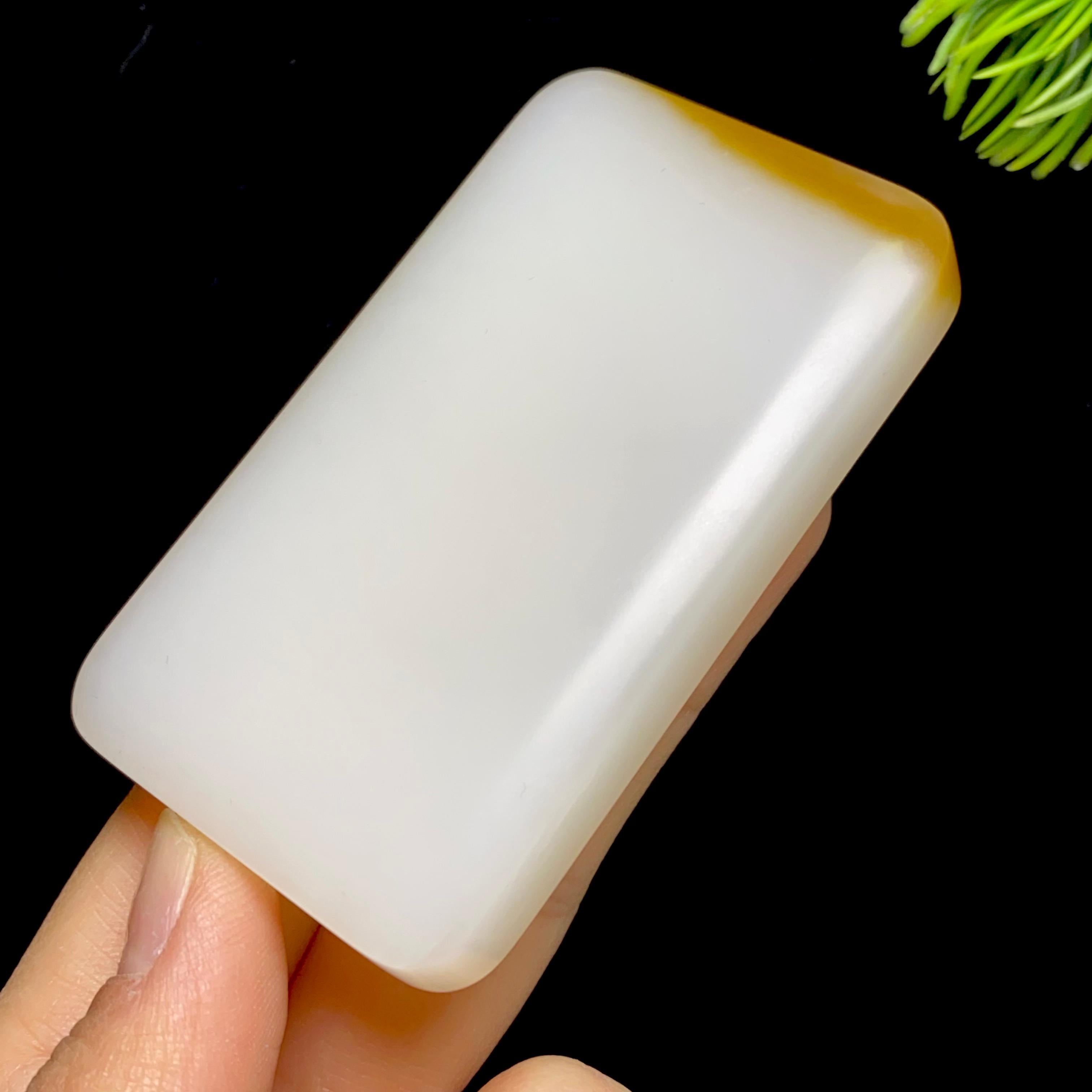 和田玉且末糖白无事牌（98.3g）