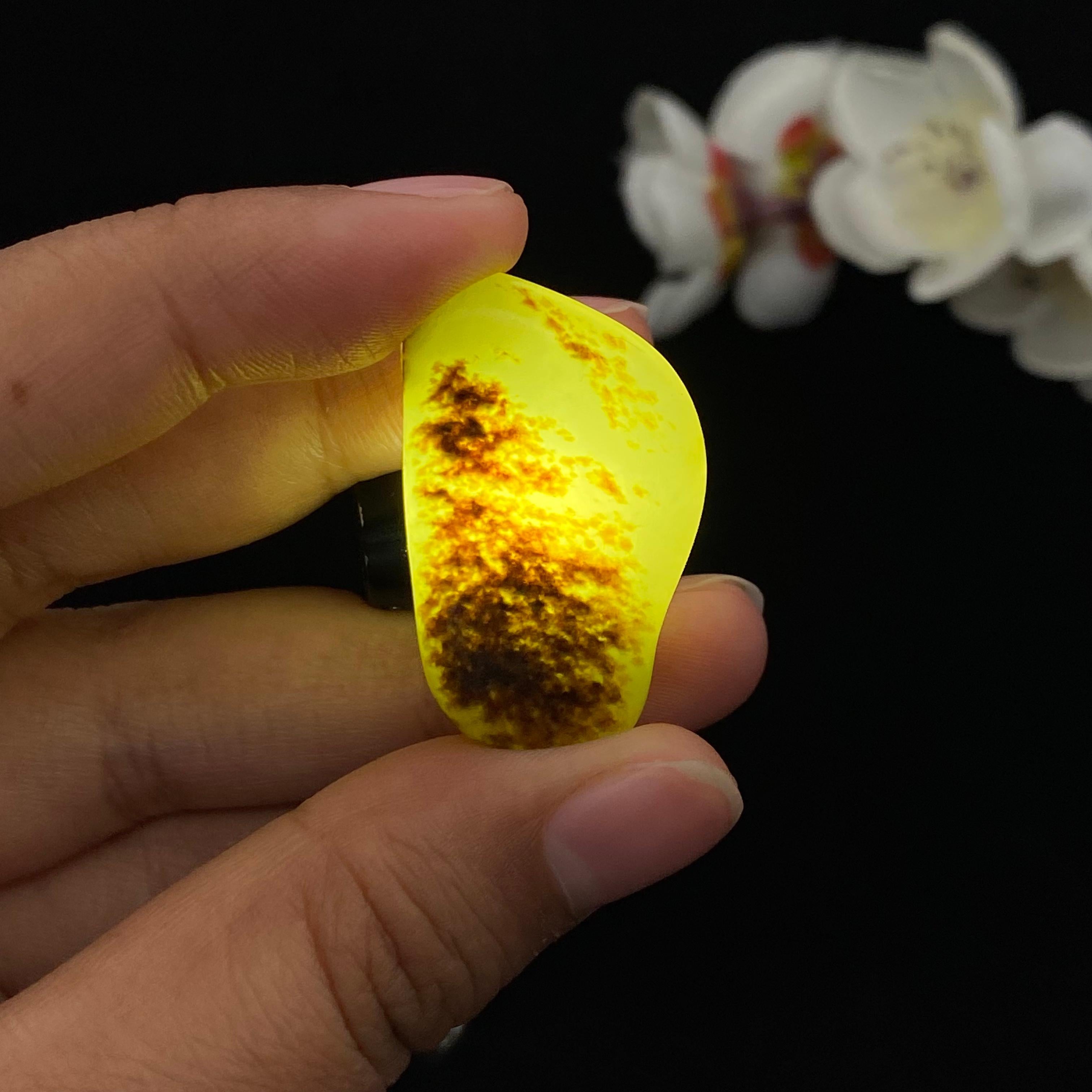 【超值推荐】和田玉聚黄皮籽料原石（11.9g）