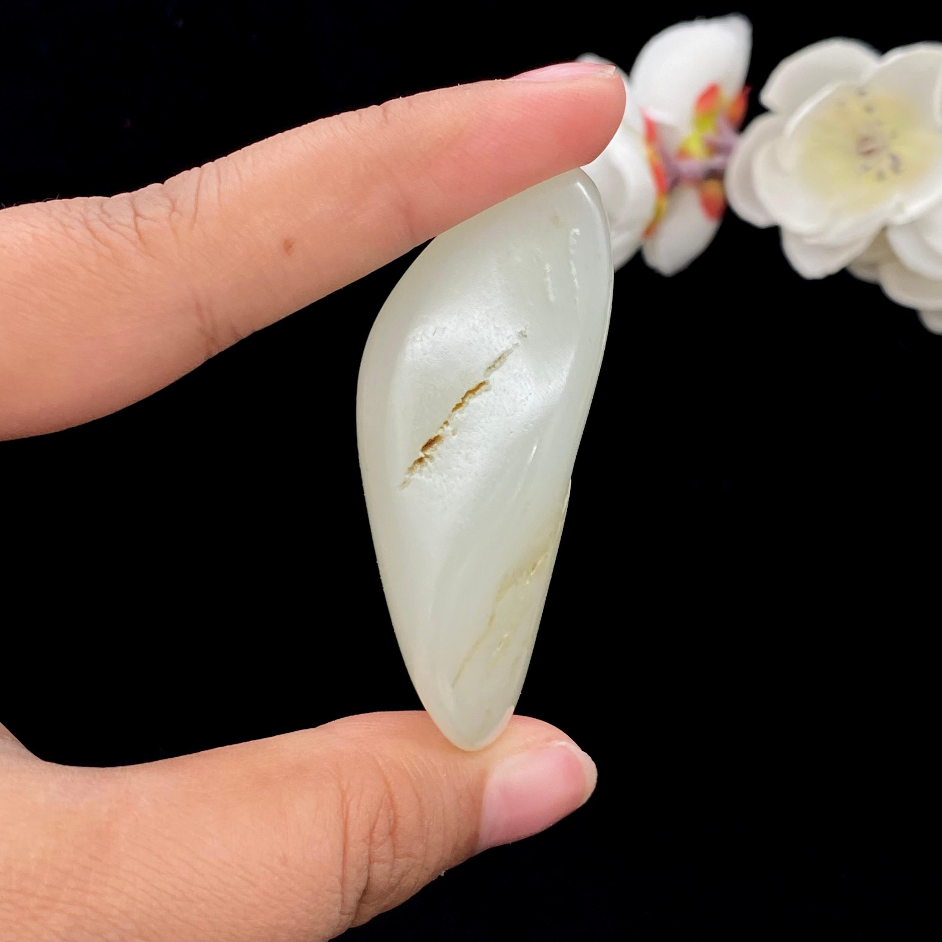 和田玉白玉籽料手把件（65.9g）