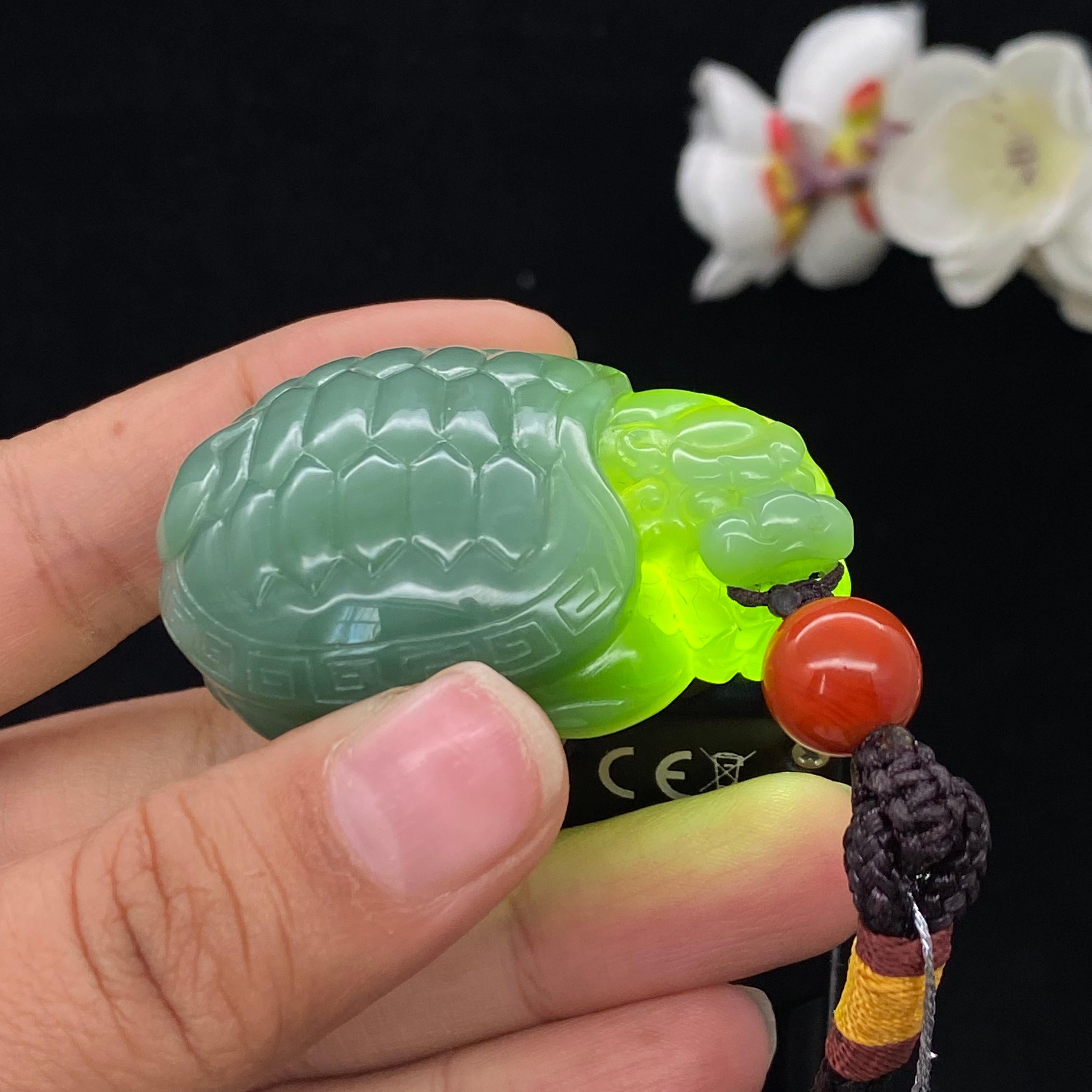 和田玉-碧玉猫眼【龙龟】手把件（54.9g）