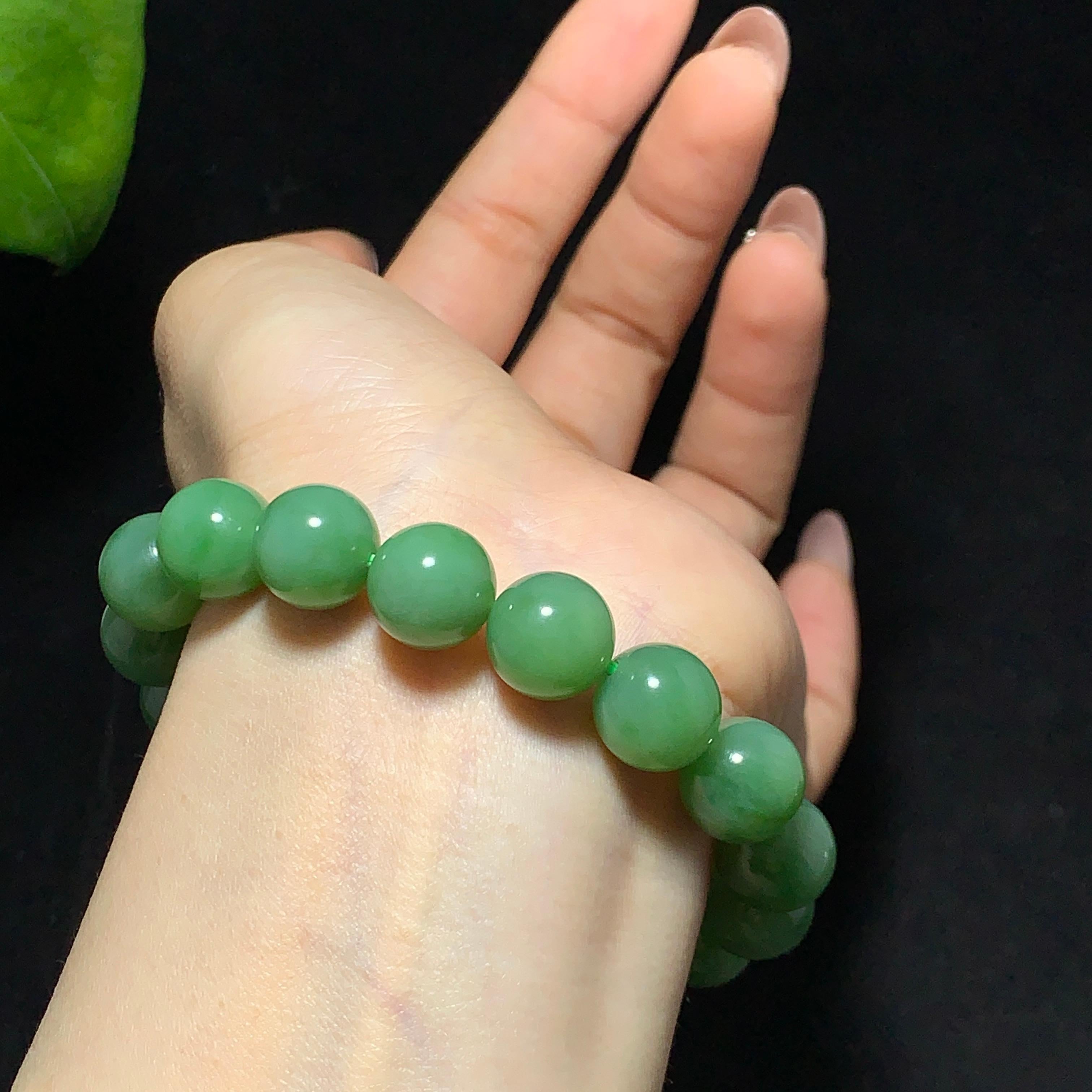 高品质碧玉粉绿圆珠手串（45.5g）