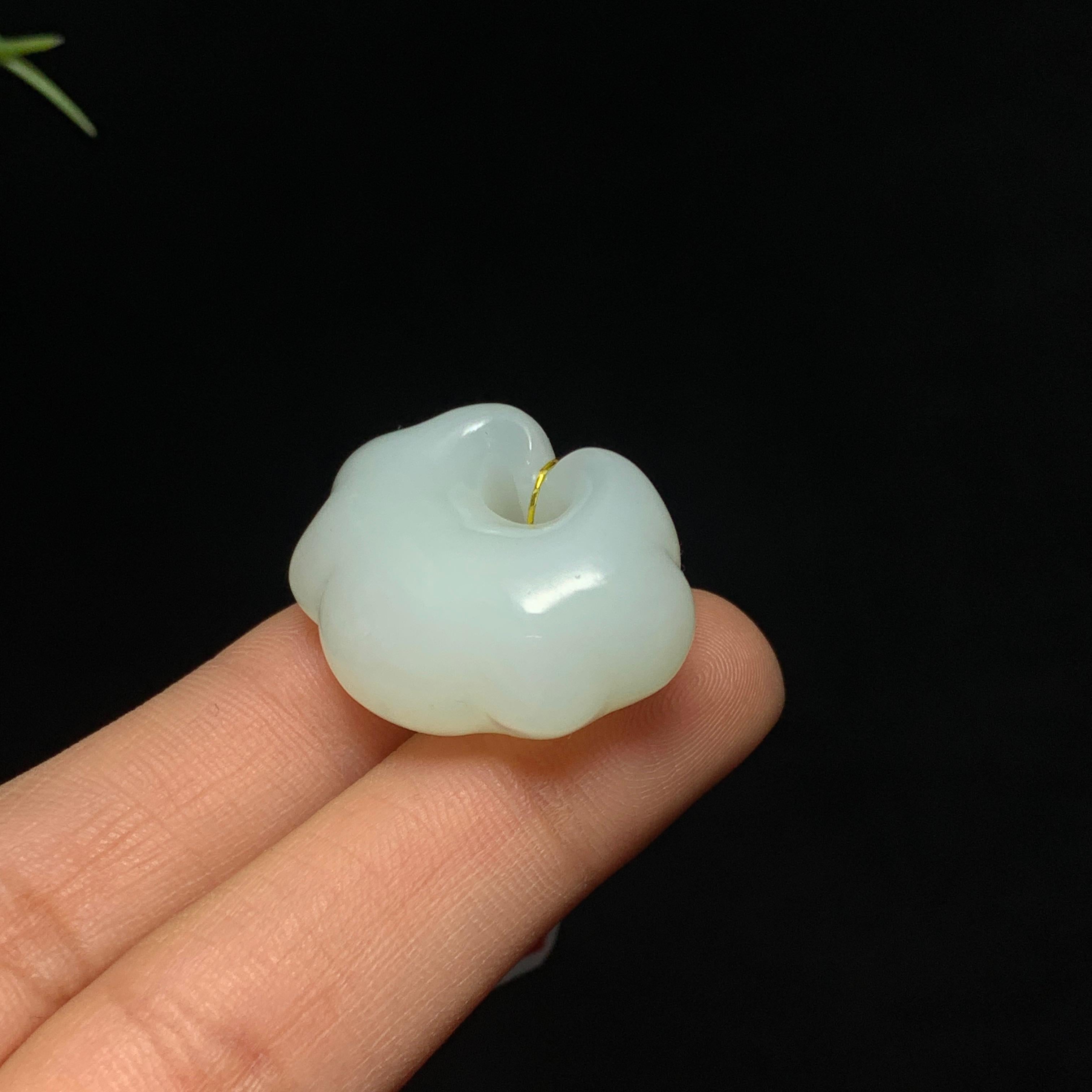 【超值推荐】和田白玉云朵如意锁（13.0g）