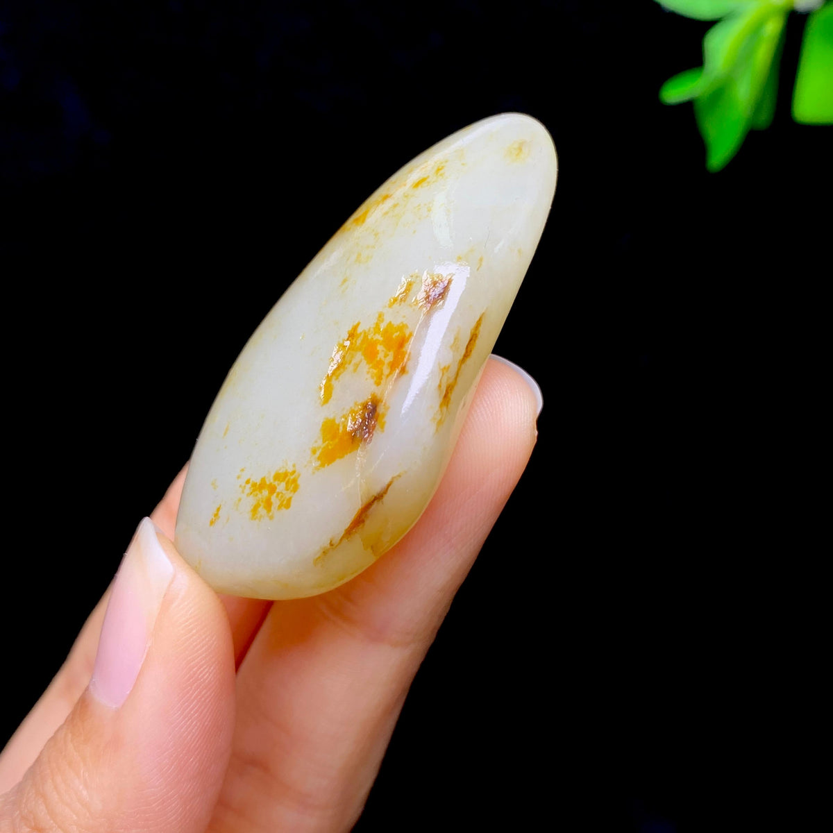 和田玉洒金皮白肉籽料挂件（28.1g）