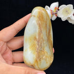 和田玉黄皮籽料手把件（302.7g）