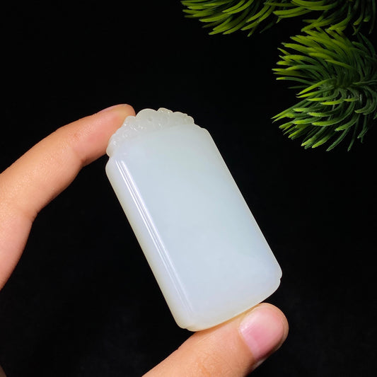 和田玉羊脂白玉无事牌（52.9g）