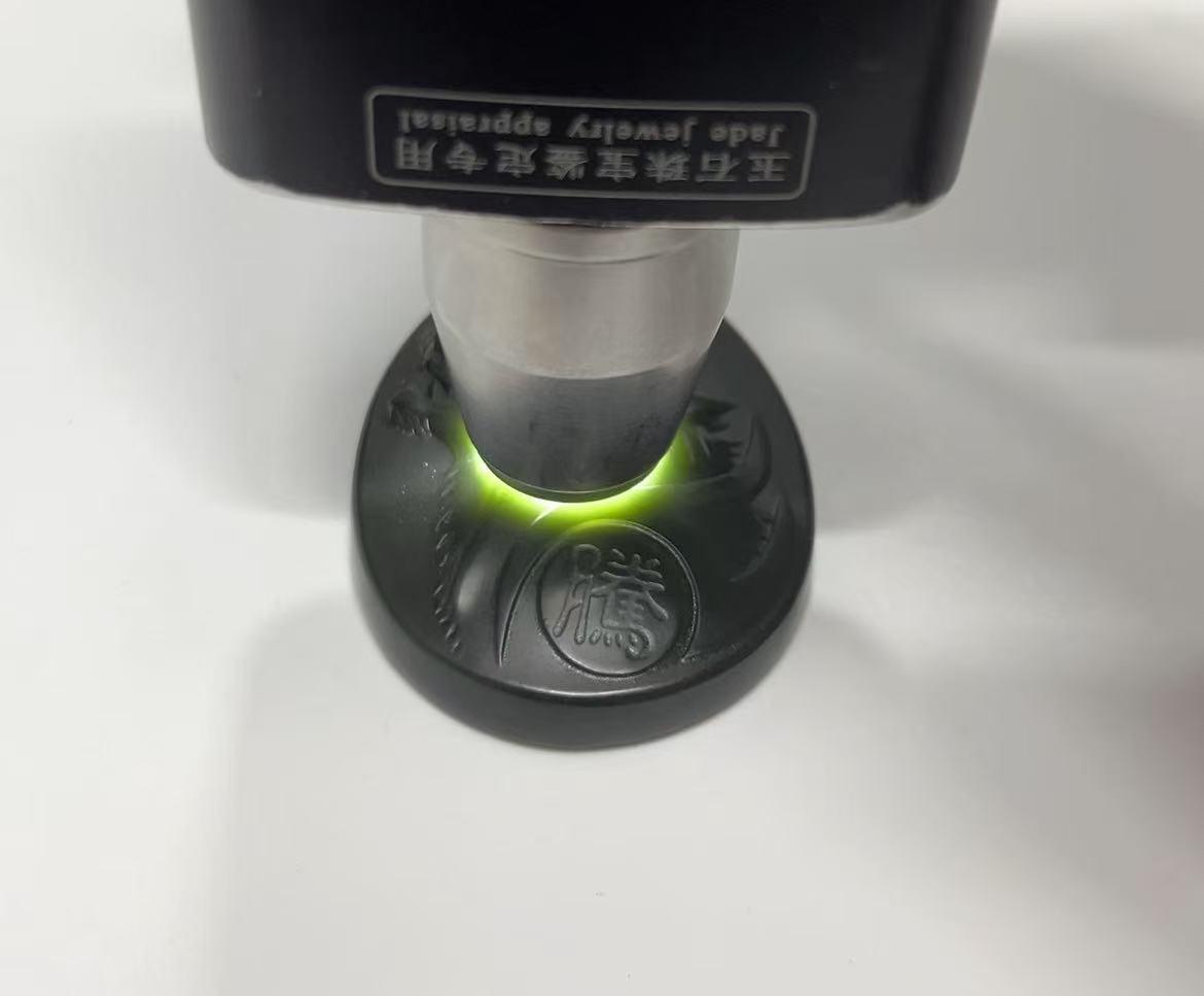 新疆和田玉黑青狼图腾（29.9g）
