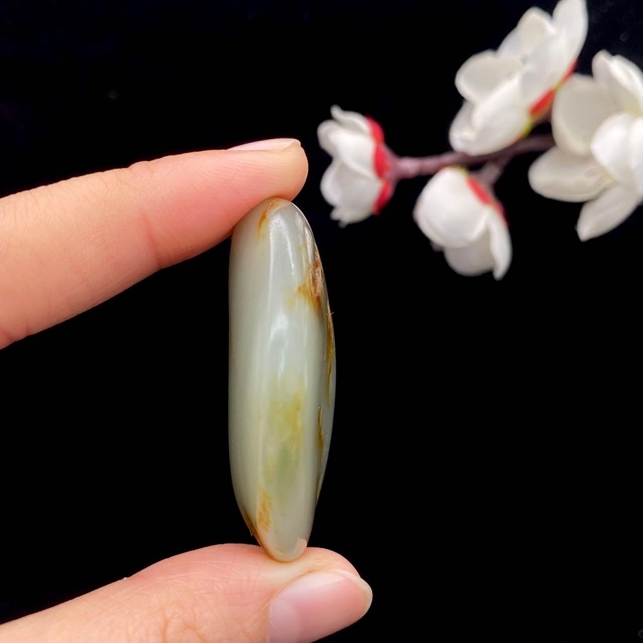 【超值推荐】和田玉黄皮带翠籽料挂件（26g）