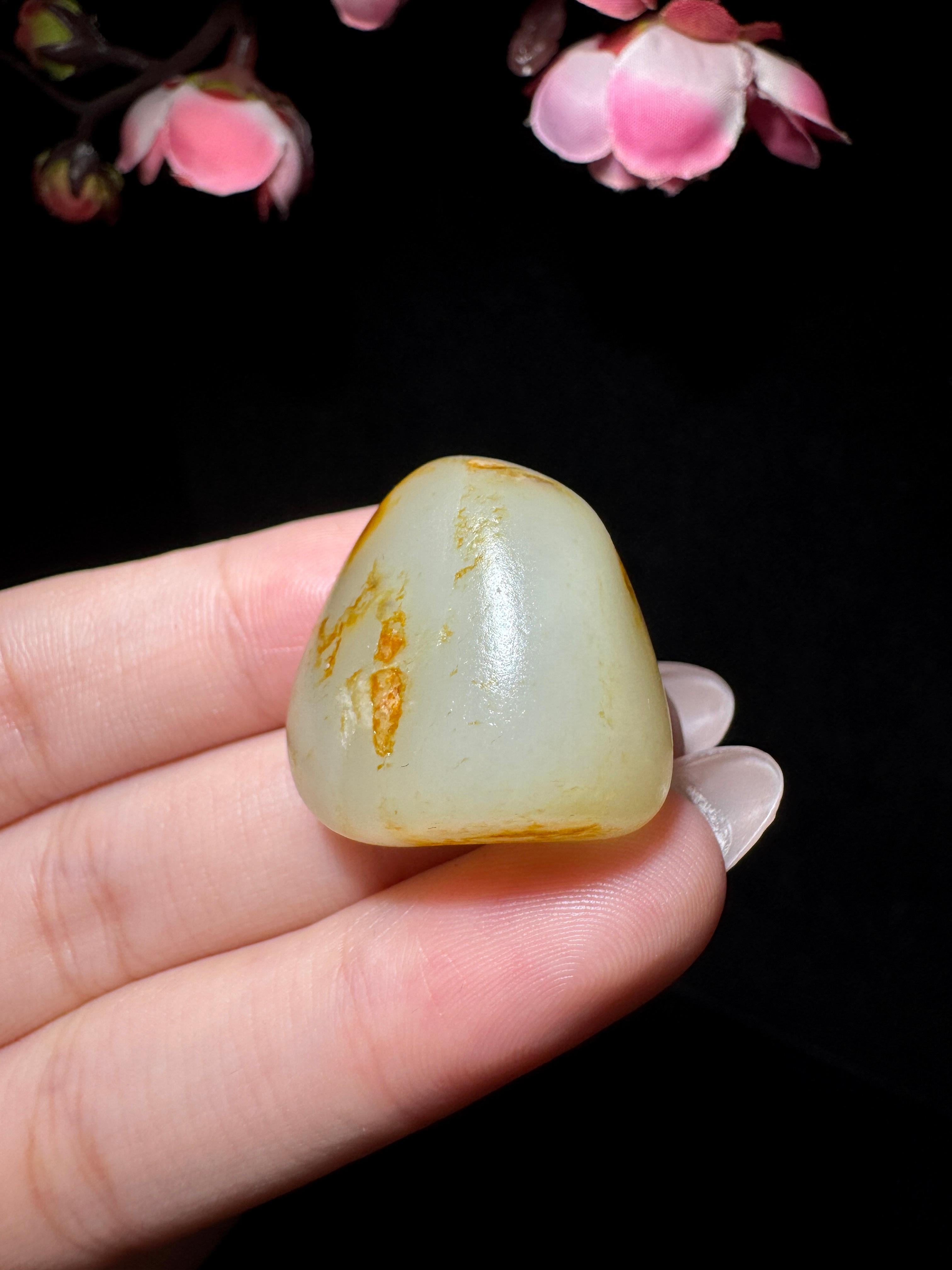 和田玉红皮籽料原石（16.2g）