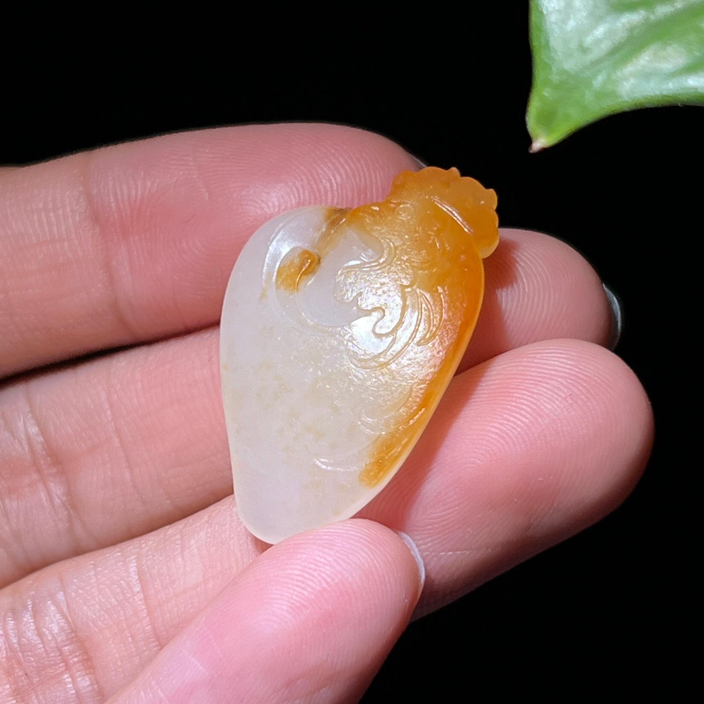 和田玉籽料黄沁皮官上加官鸡挂件（6.4g）