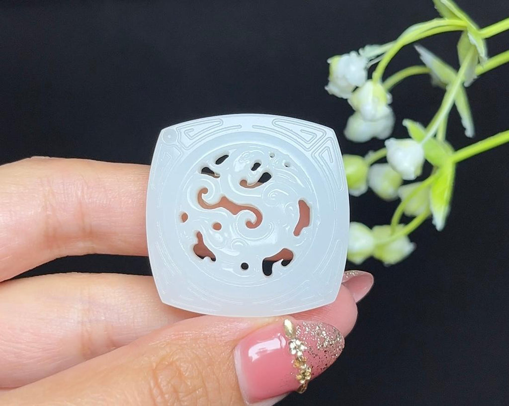 和田玉羊脂白玉四方守护仿古龙挂件（27.3g）
