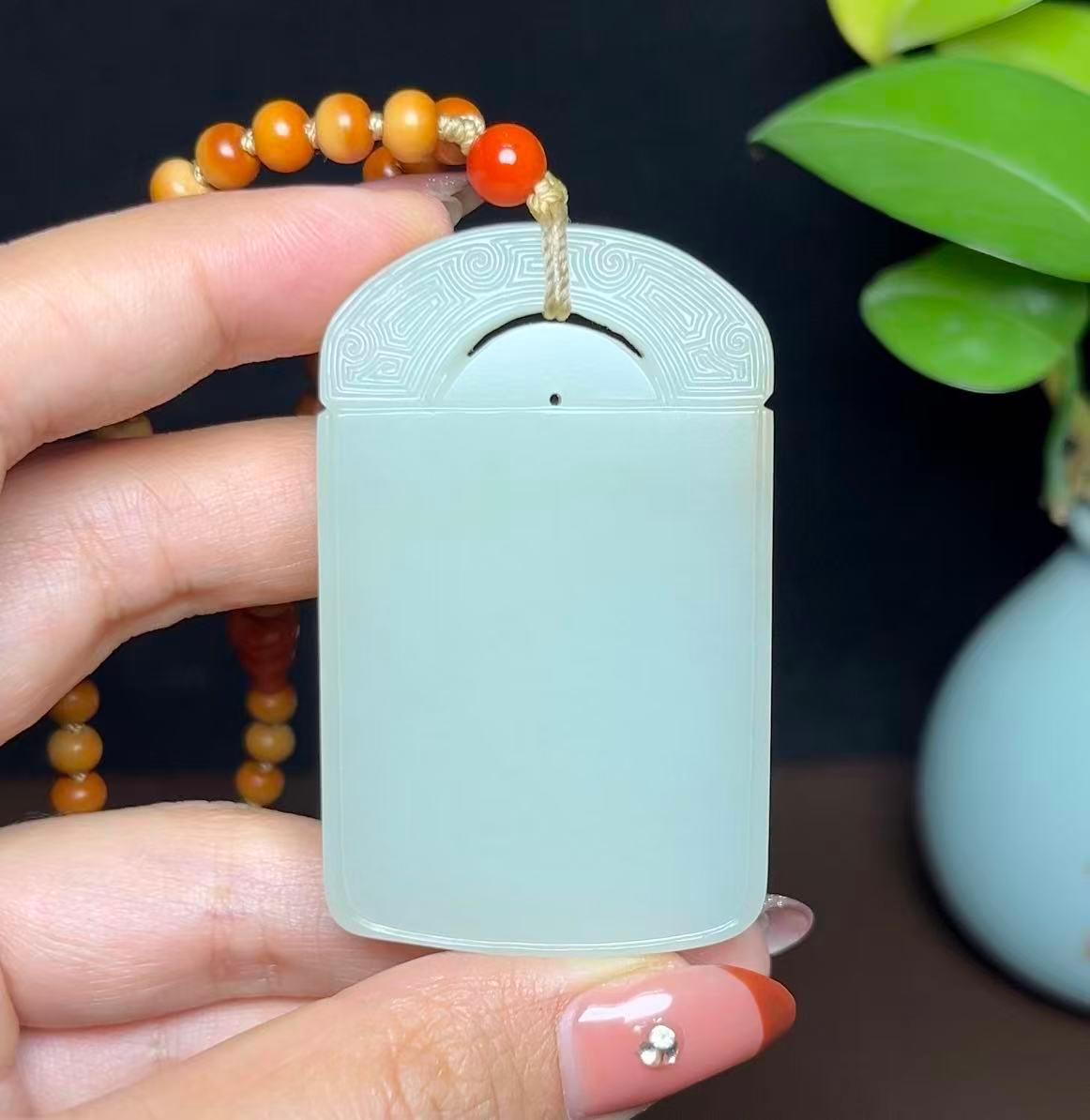 新疆和田玉籽料平安无事牌（72.7g）