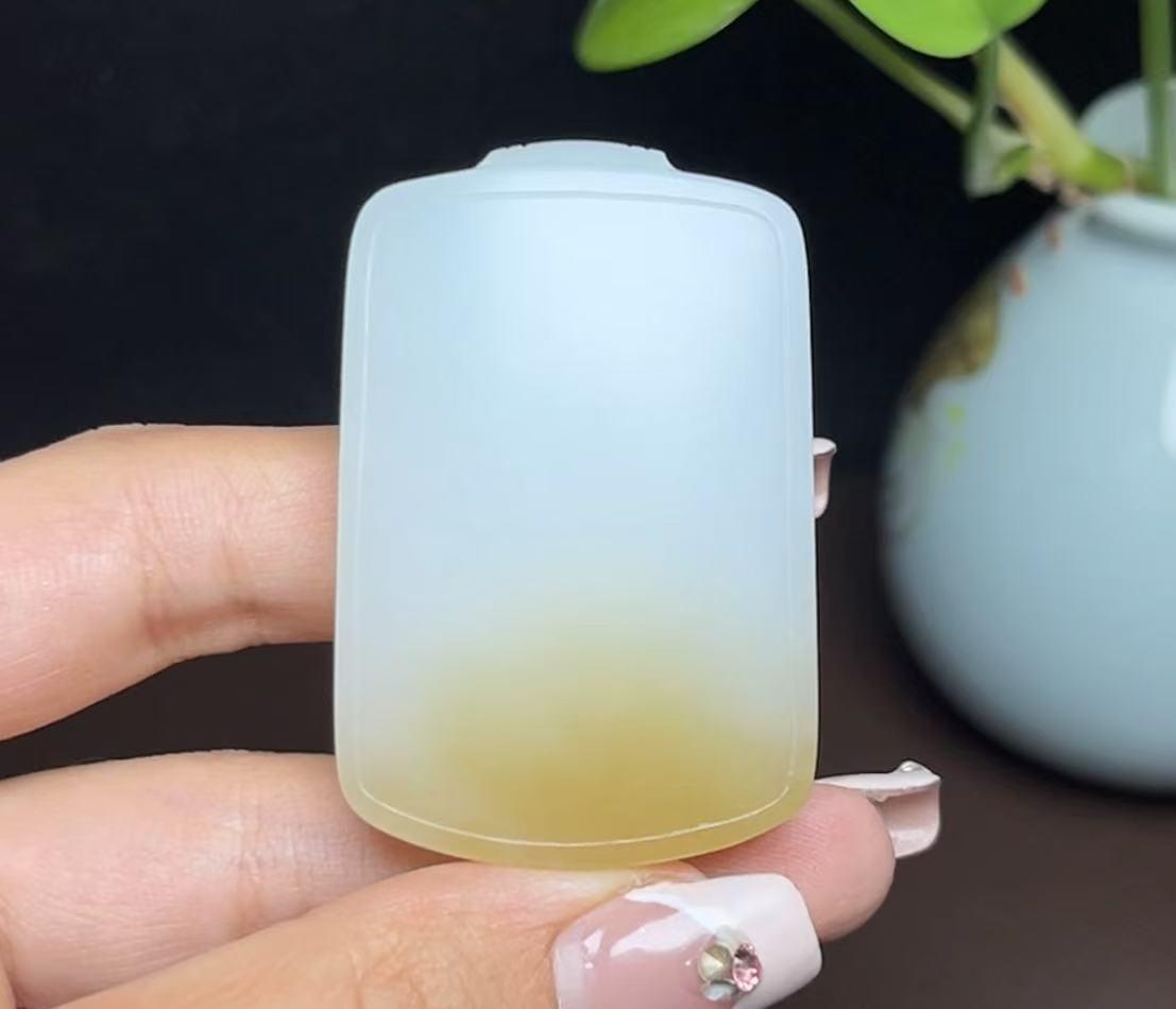 新疆和田玉且末料羊脂玉莲花平安无事牌（49.6g）
