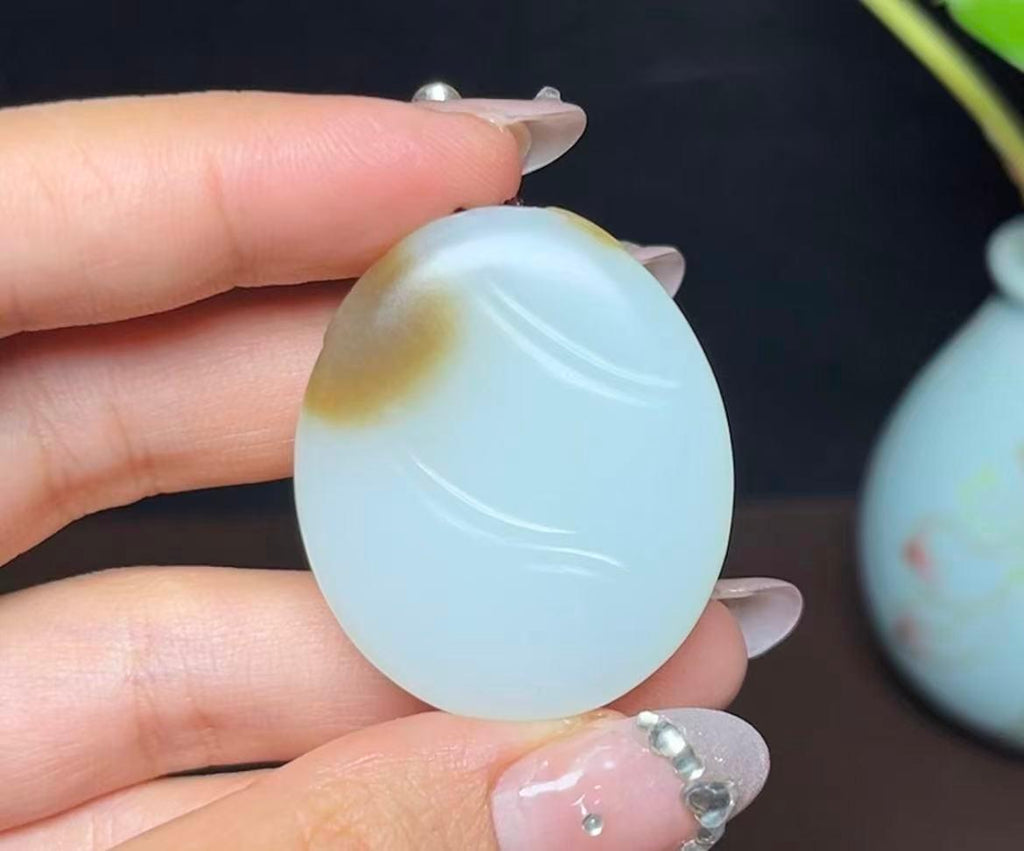 精品新疆和田玉且末糖羊脂玉佛公（32.0g）