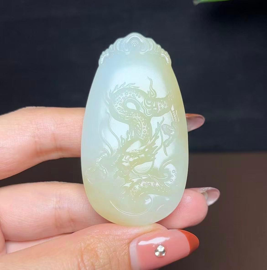 新疆和田玉且末料羊脂玉龙牌（43.8g）