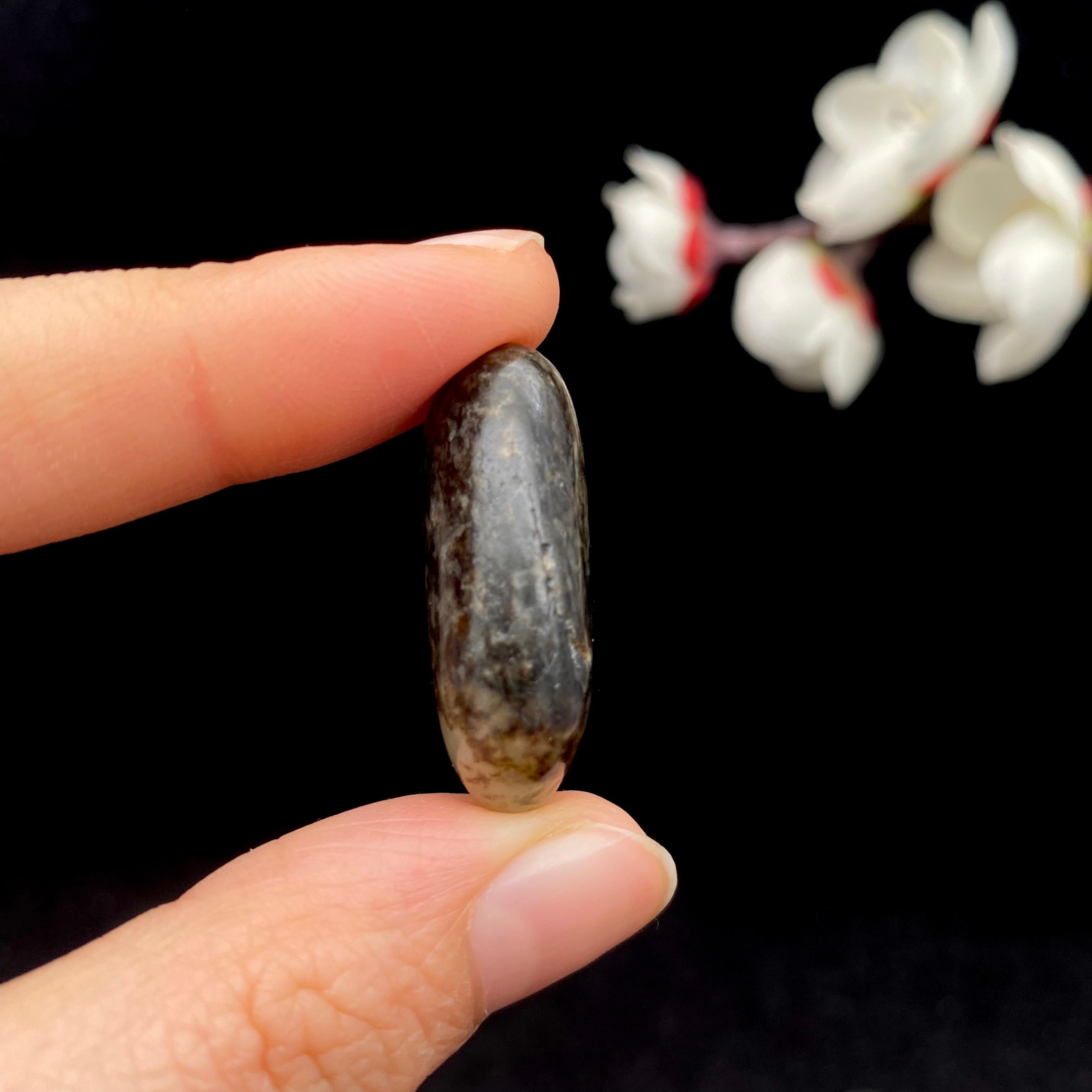 和田玉秋梨皮籽料（8.2g）