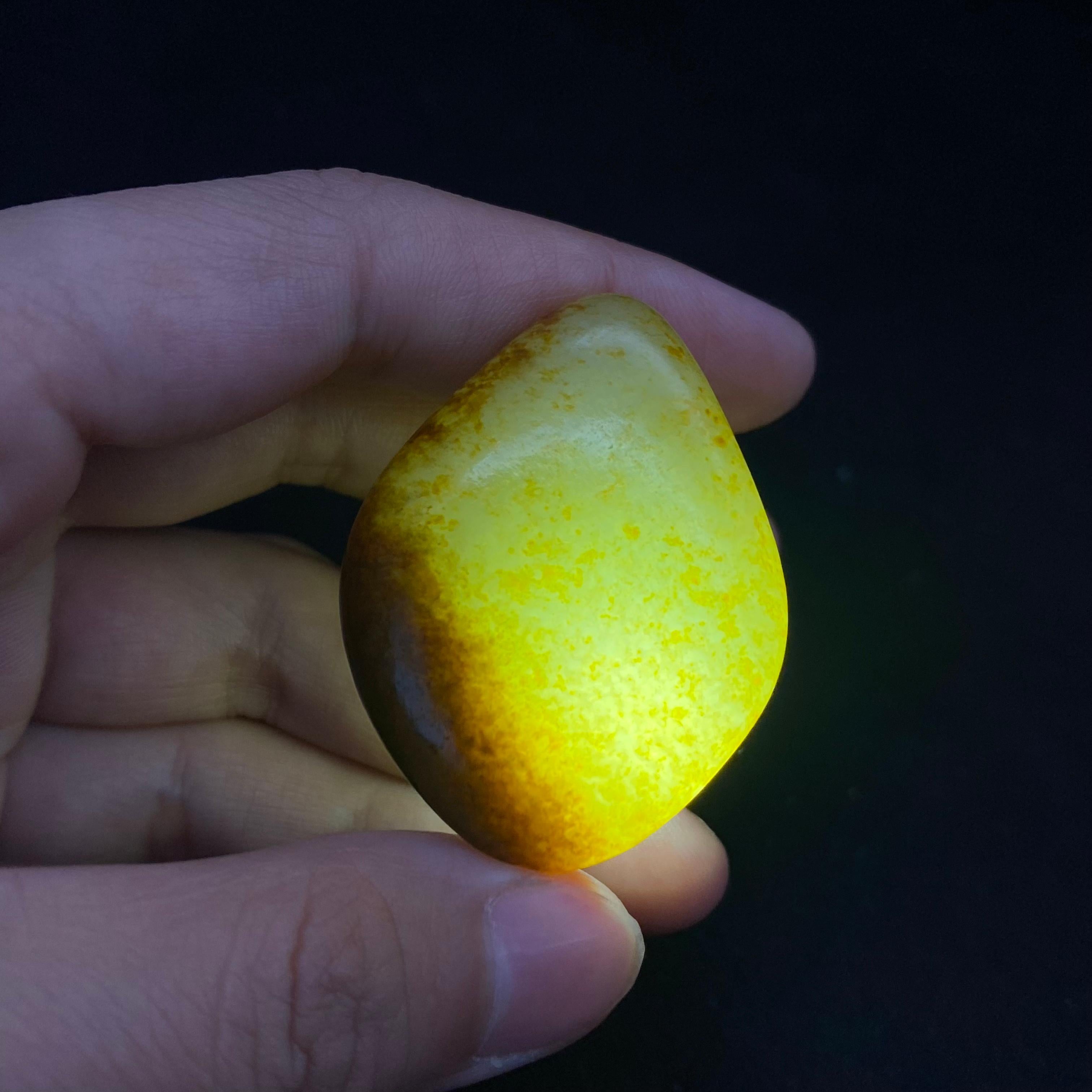 和田玉聚红皮籽料原石（26.5g）