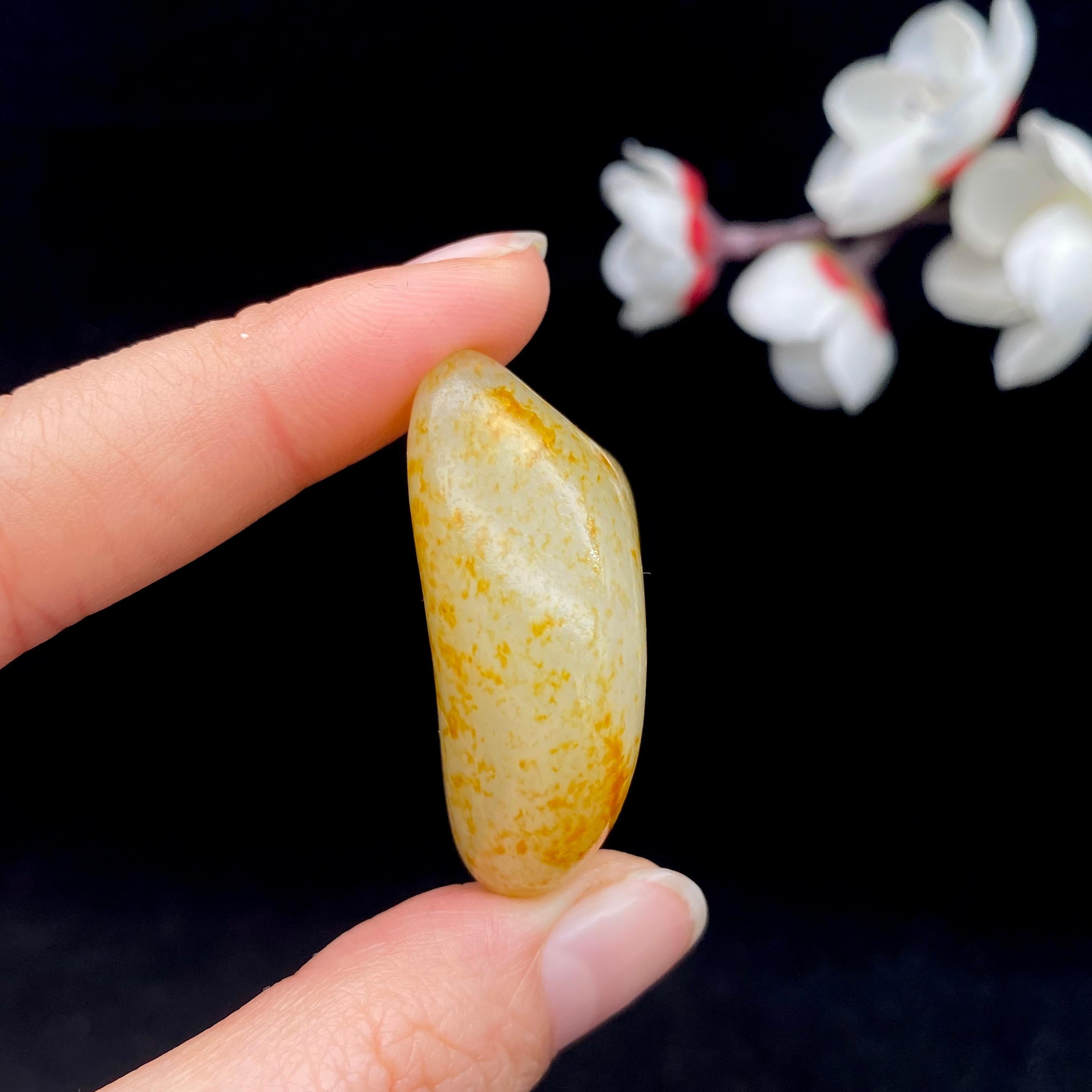 和田玉满洒金皮籽料（28.5g）